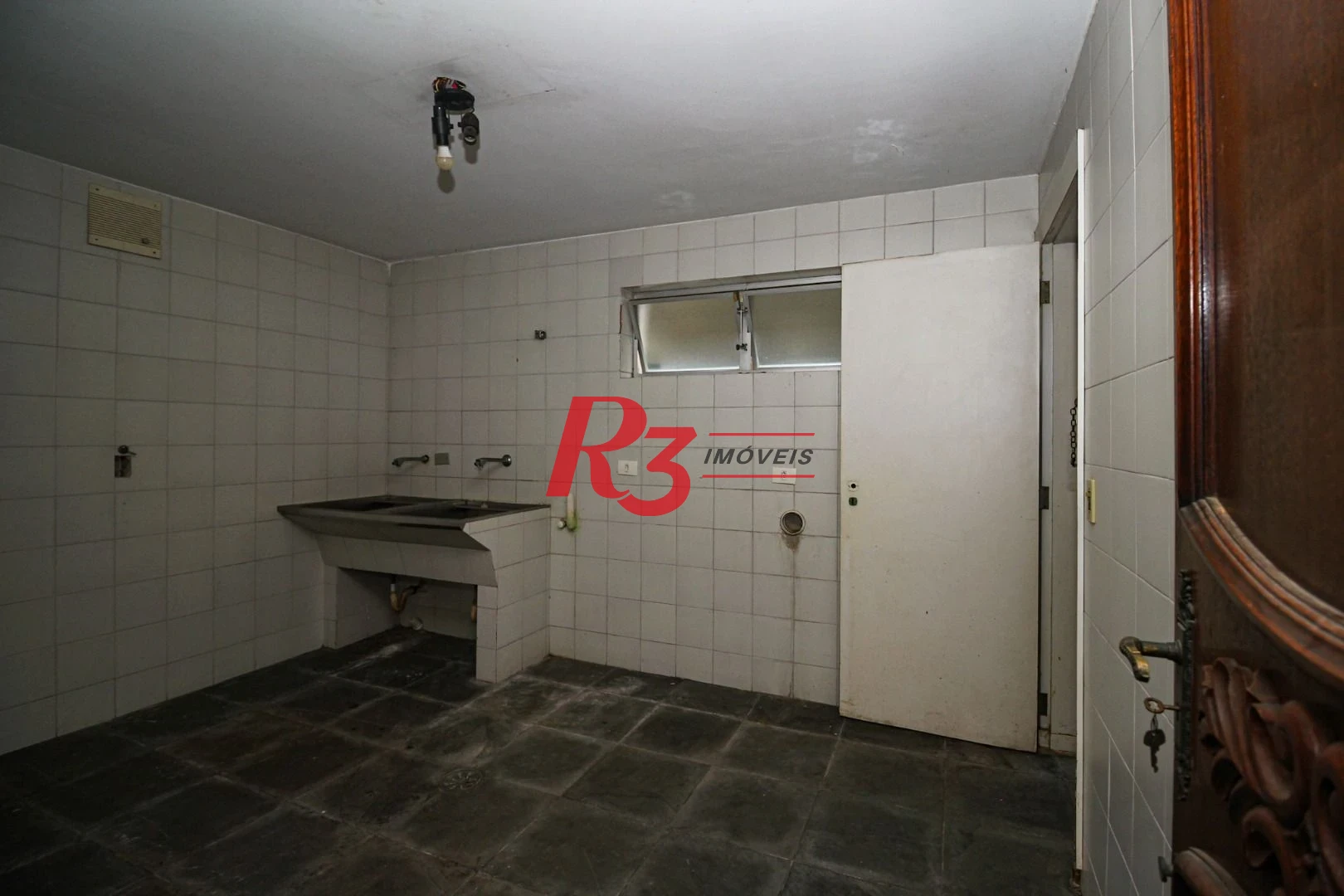 Sobrado para alugar com 4 dormitórios 1 Suíte, 390 m² Piscina, 2 VGS Boqueirão Santos/SP