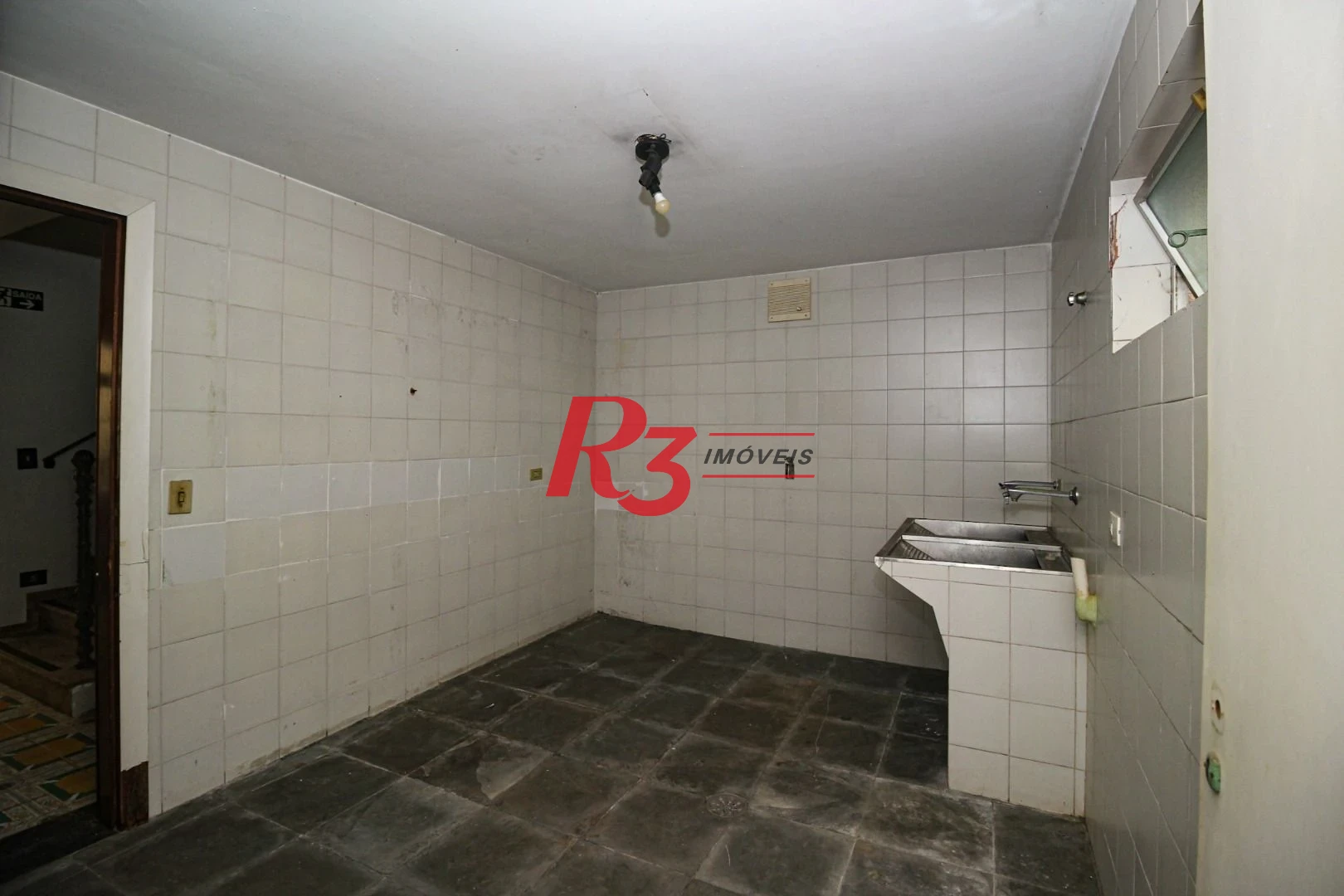 Sobrado para alugar com 4 dormitórios 1 Suíte, 390 m² Piscina, 2 VGS Boqueirão Santos/SP