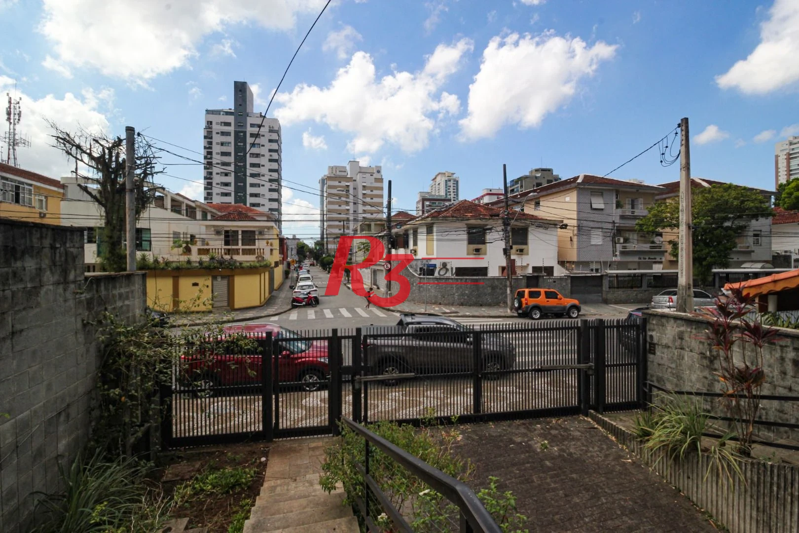 Sobrado para alugar com 4 dormitórios 1 Suíte, 390 m² Piscina, 2 VGS Boqueirão Santos/SP