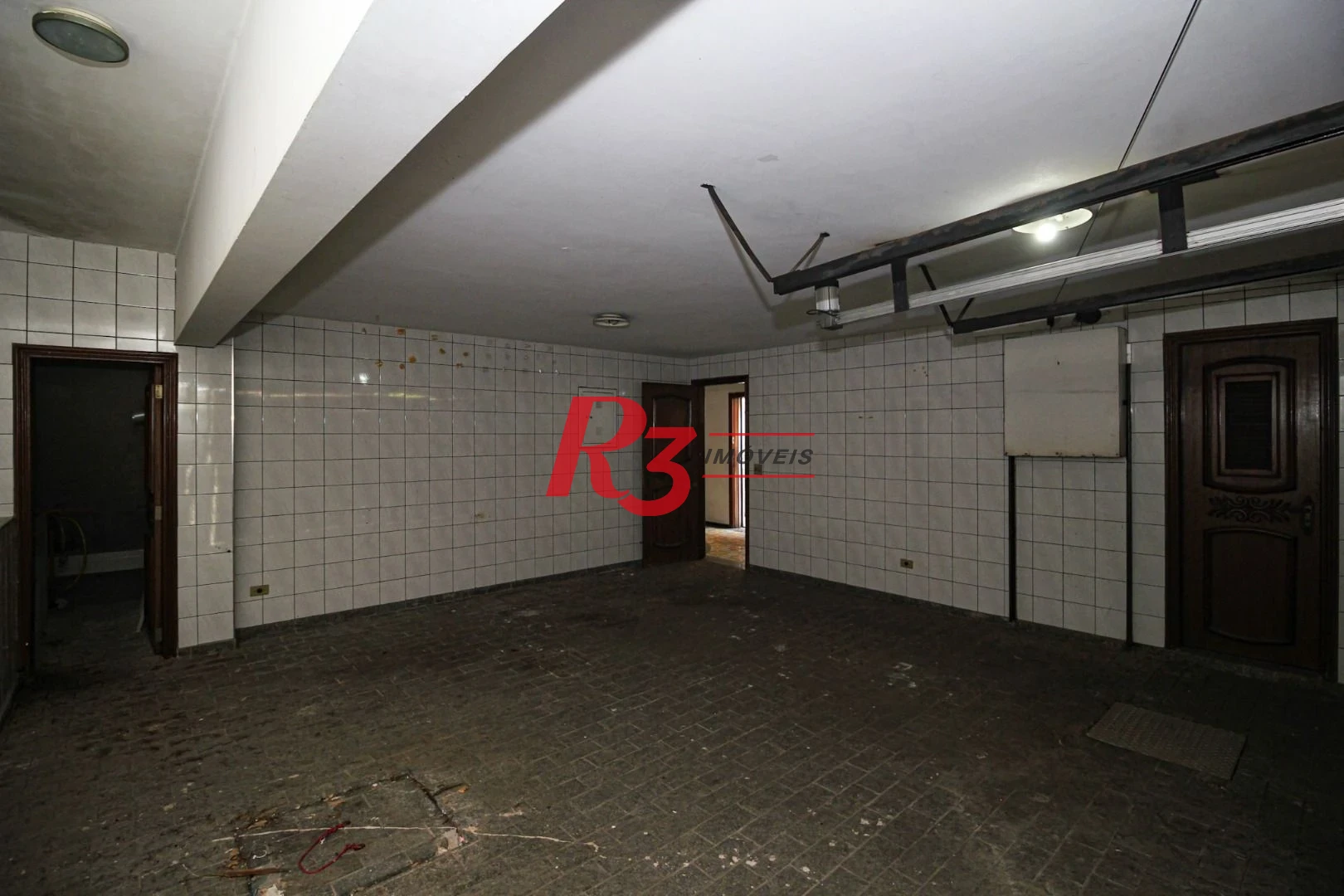 Sobrado para alugar com 4 dormitórios 1 Suíte, 390 m² Piscina, 2 VGS Boqueirão Santos/SP