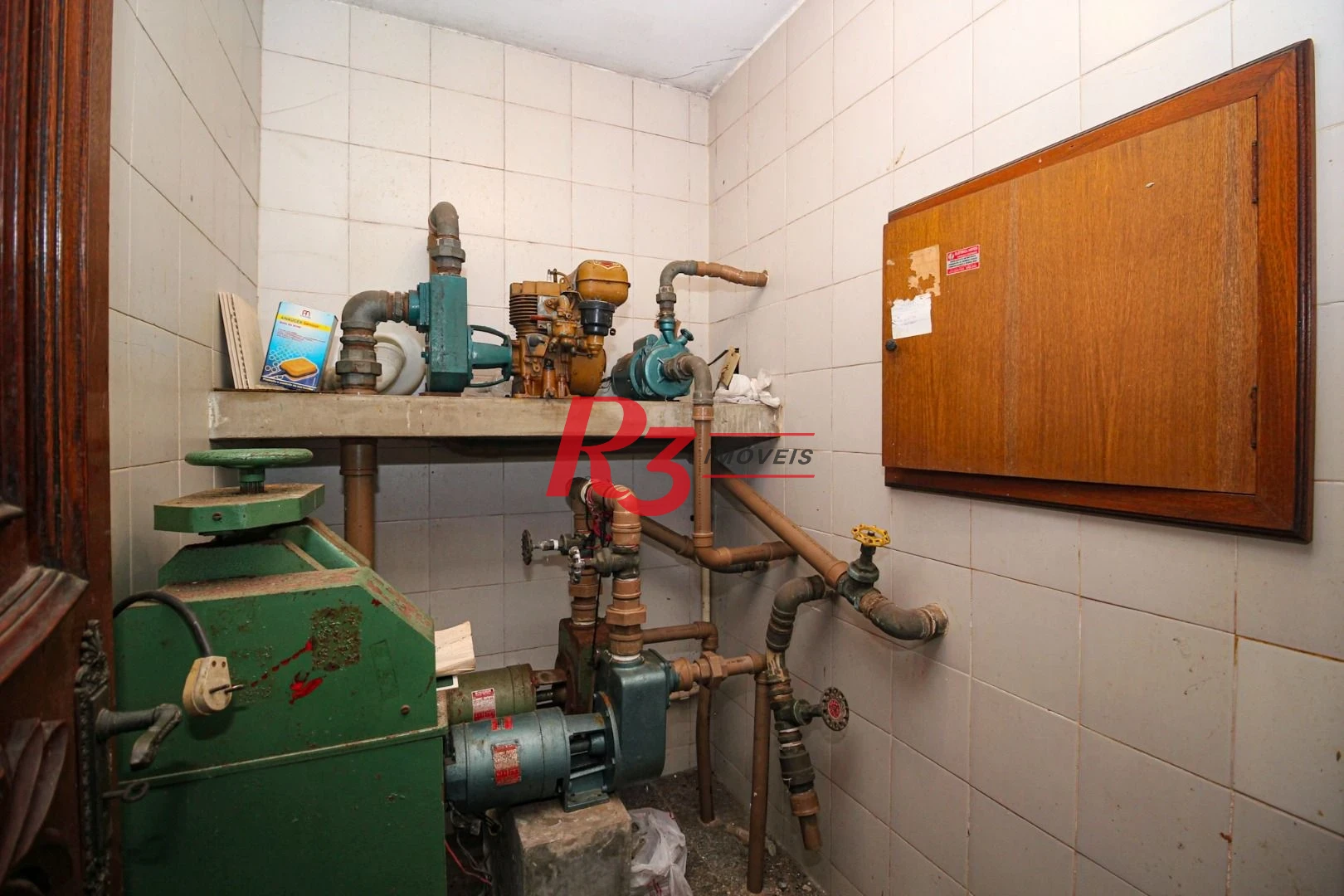 Sobrado para alugar com 4 dormitórios 1 Suíte, 390 m² Piscina, 2 VGS Boqueirão Santos/SP