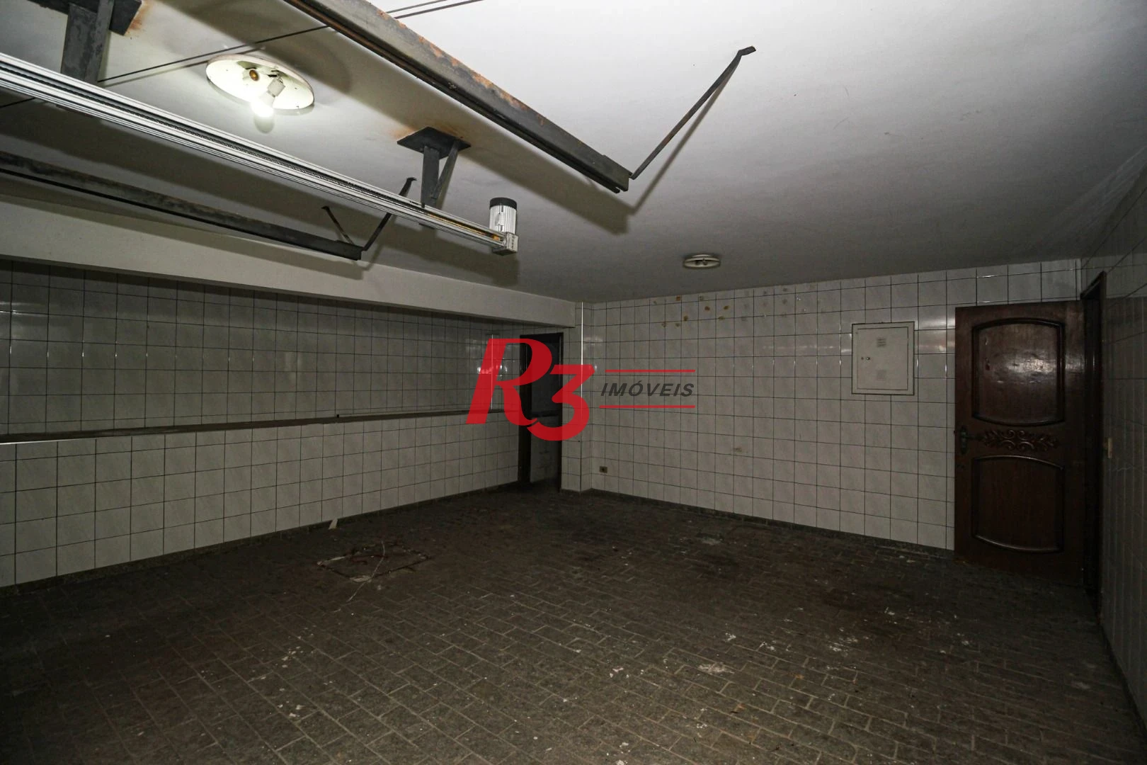 Sobrado para alugar com 4 dormitórios 1 Suíte, 390 m² Piscina, 2 VGS Boqueirão Santos/SP