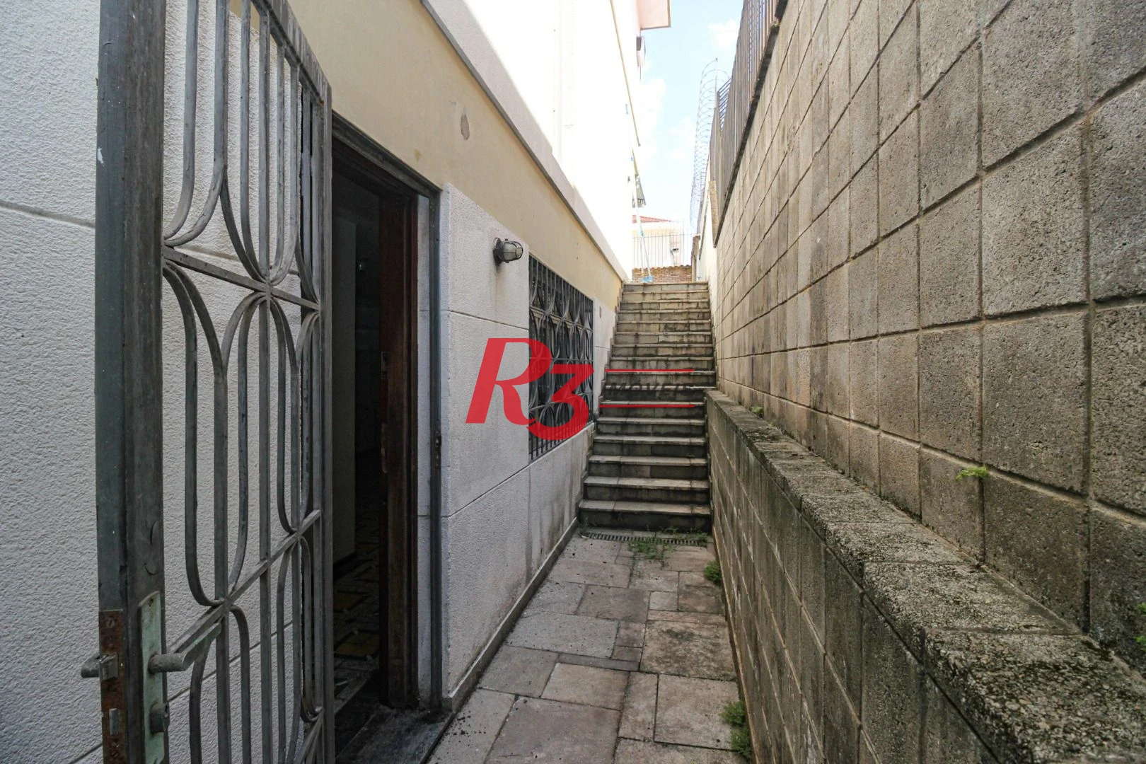 Sobrado para alugar com 4 dormitórios 1 Suíte, 390 m² Piscina, 2 VGS Boqueirão Santos/SP