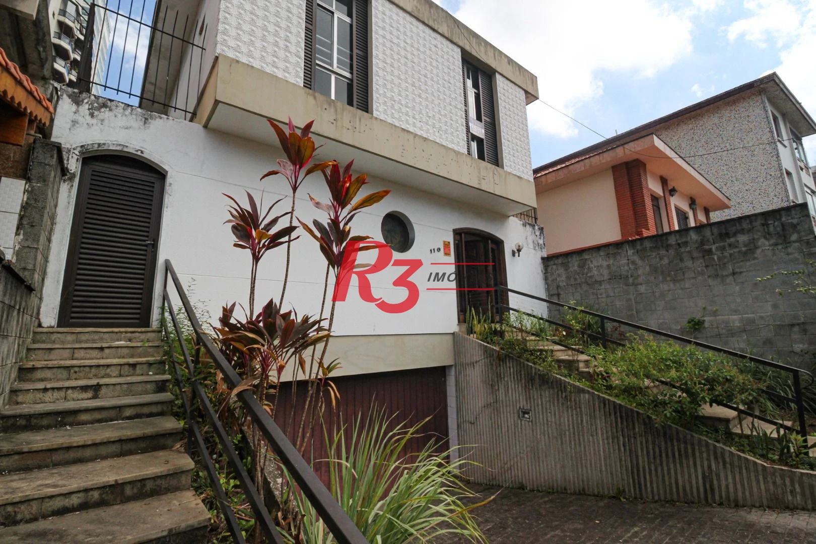 Sobrado para alugar com 4 dormitórios 1 Suíte, 390 m² Piscina, 2 VGS Boqueirão Santos/SP