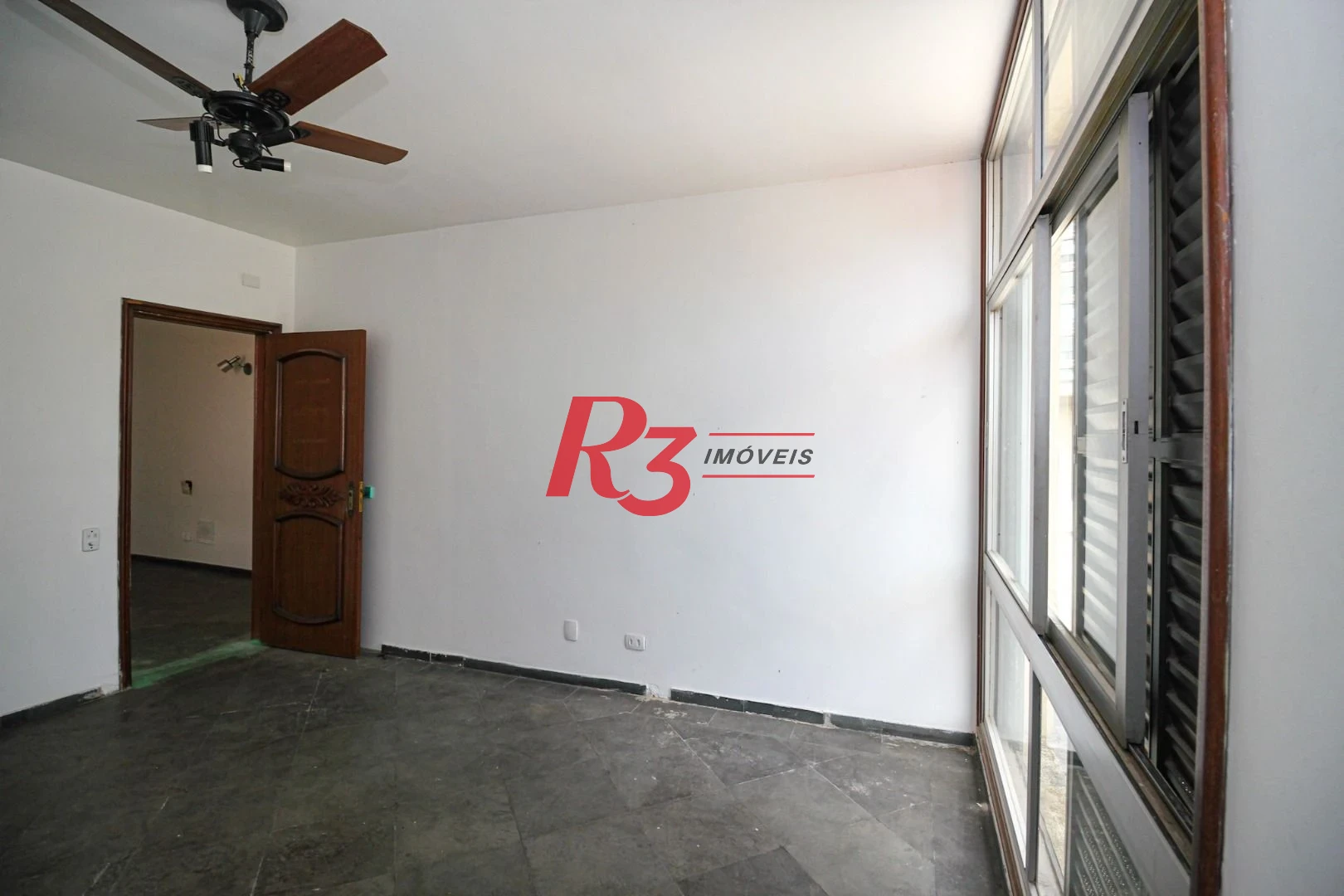 Sobrado para alugar com 4 dormitórios 1 Suíte, 390 m² Piscina, 2 VGS Boqueirão Santos/SP