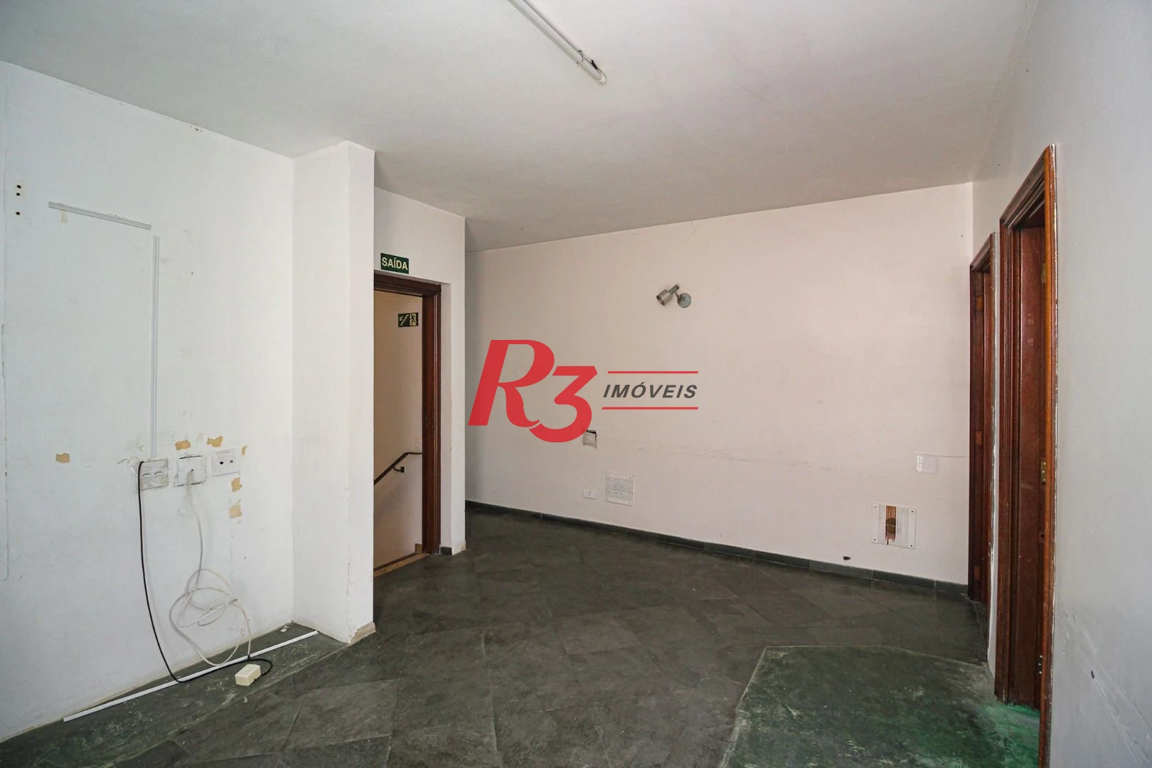 Sobrado para alugar com 4 dormitórios 1 Suíte, 390 m² Piscina, 2 VGS Boqueirão Santos/SP