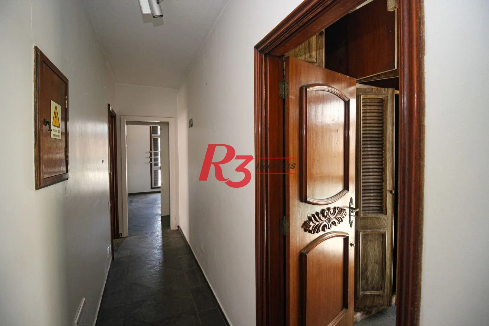 Sobrado para alugar com 4 dormitórios 1 Suíte, 390 m² Piscina, 2 VGS Boqueirão Santos/SP