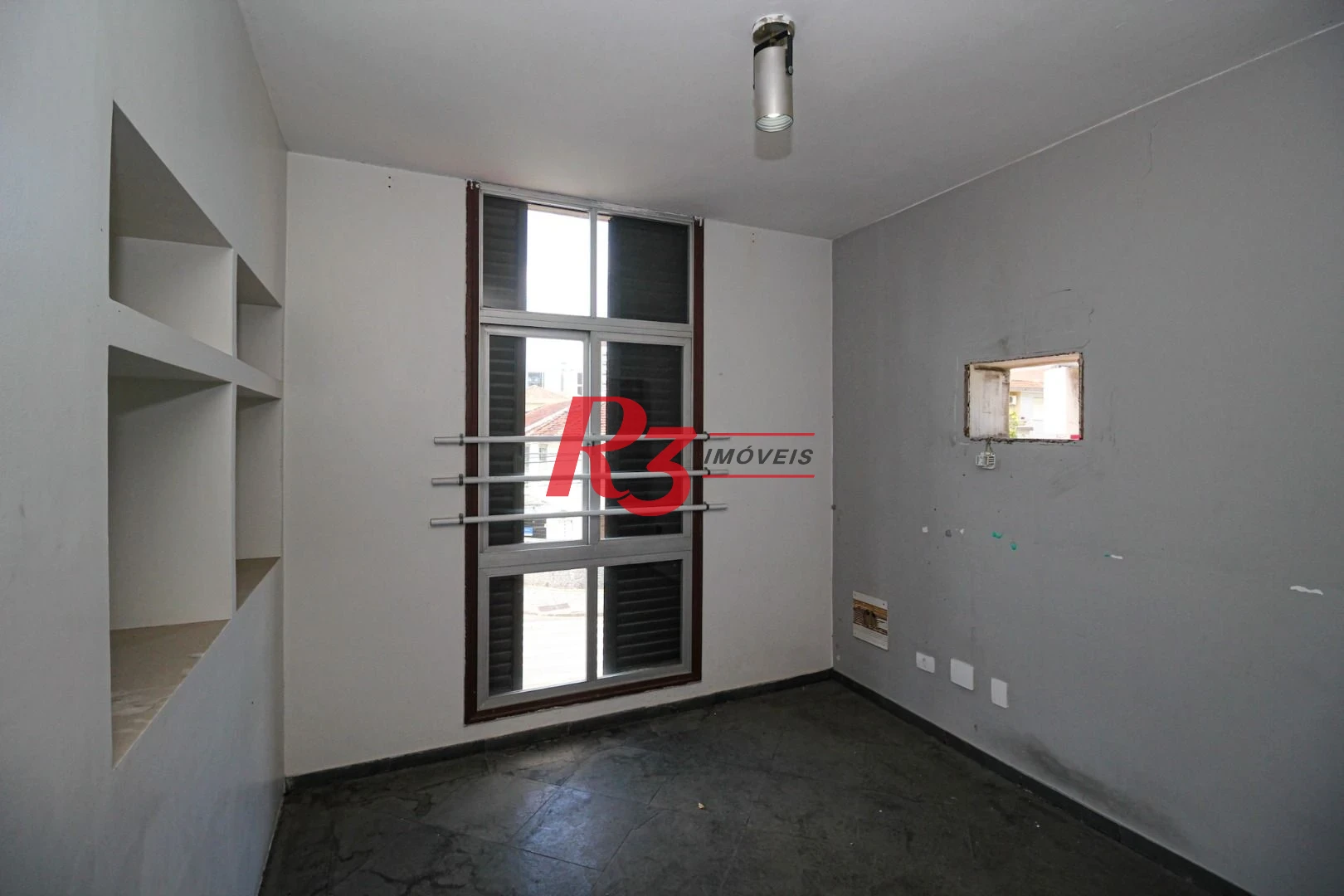 Sobrado para alugar com 4 dormitórios 1 Suíte, 390 m² Piscina, 2 VGS Boqueirão Santos/SP