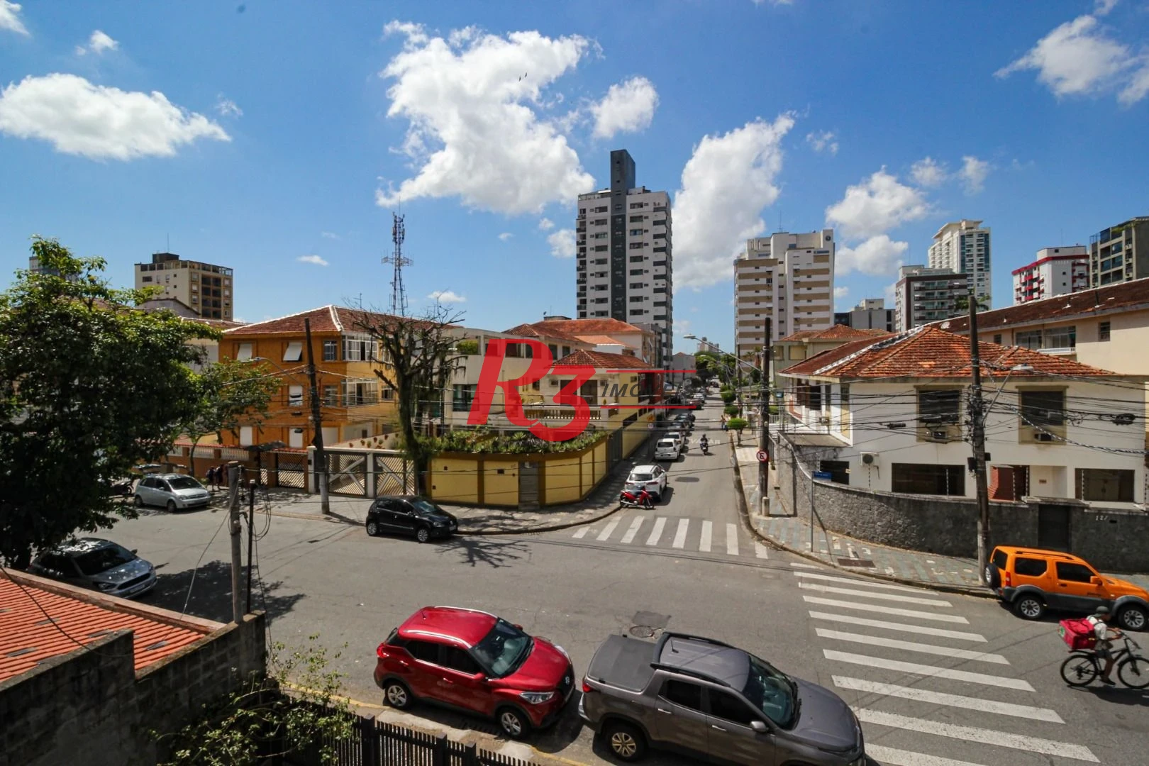 Sobrado para alugar com 4 dormitórios 1 Suíte, 390 m² Piscina, 2 VGS Boqueirão Santos/SP