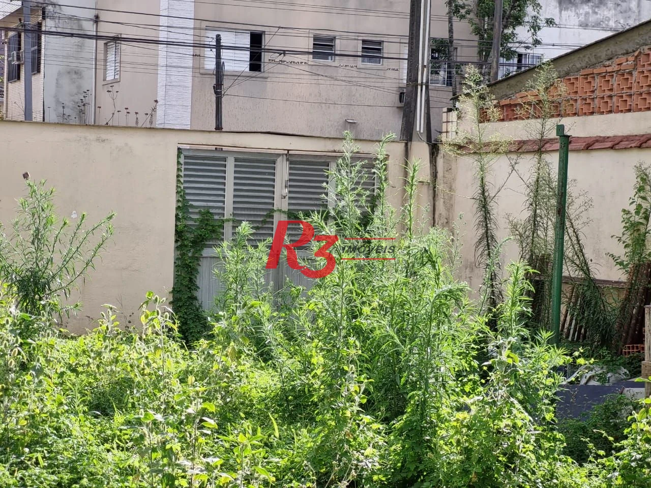 Exclusivo terreno à venda em excelente localização de Santos, com 8x37 m², plano, condição muito especial!!!