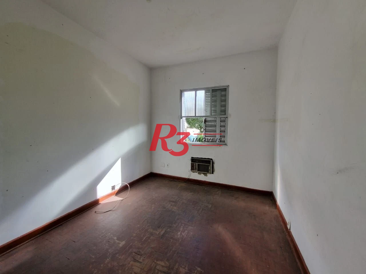 Exclusivo terreno à venda em excelente localização de Santos, com 8x37 m², plano, condição muito especial!!!