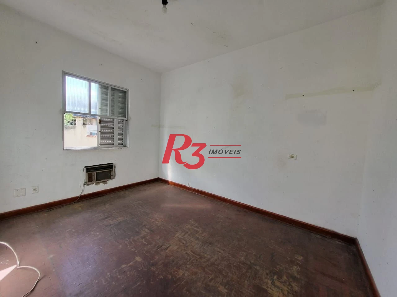 Exclusivo terreno à venda em excelente localização de Santos, com 8x37 m², plano, condição muito especial!!!
