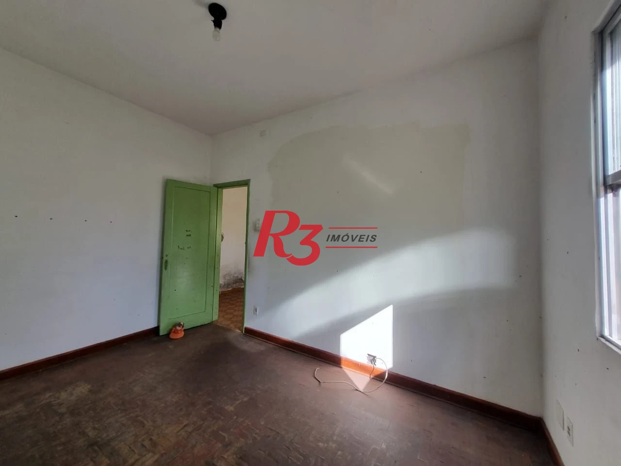 Exclusivo terreno à venda em excelente localização de Santos, com 8x37 m², plano, condição muito especial!!!