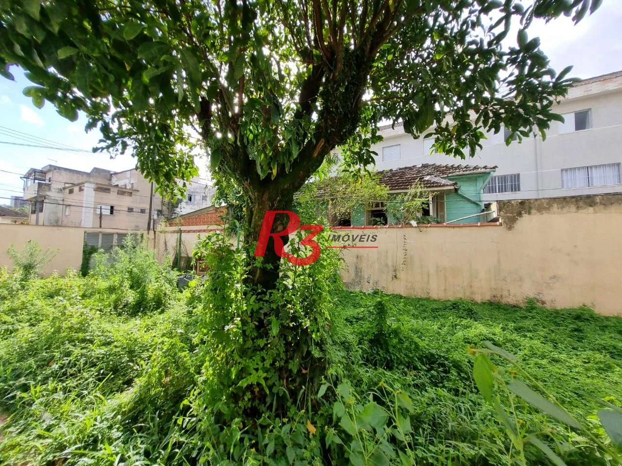 Exclusivo terreno à venda em excelente localização de Santos, com 8x37 m², plano, condição muito especial!!!