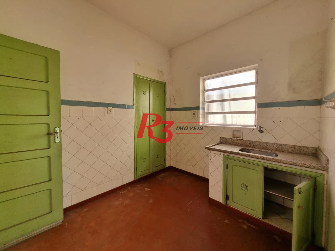 Exclusivo terreno à venda em excelente localização de Santos, com 8x37 m², plano, condição muito especial!!!