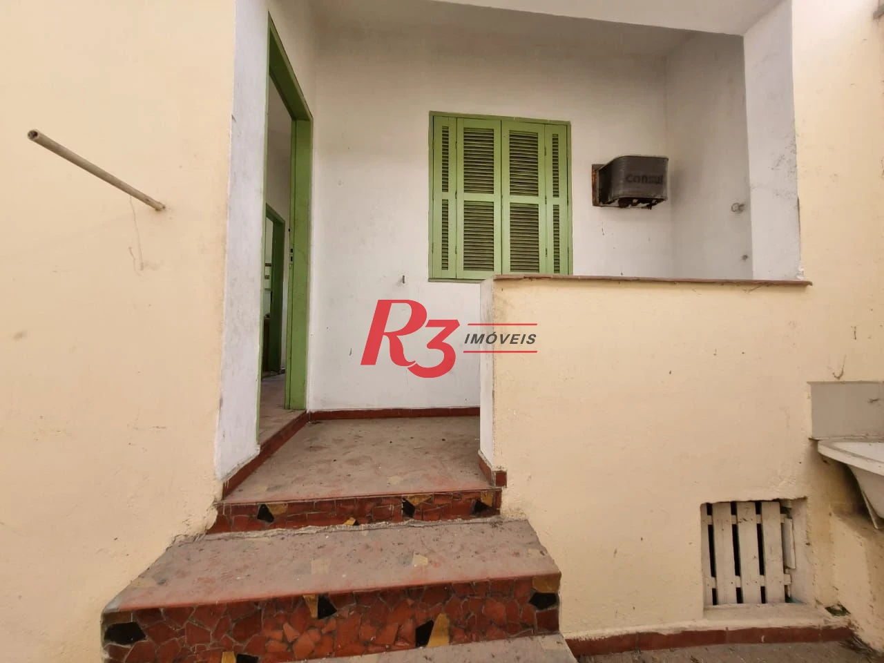 Exclusivo terreno à venda em excelente localização de Santos, com 8x37 m², plano, condição muito especial!!!