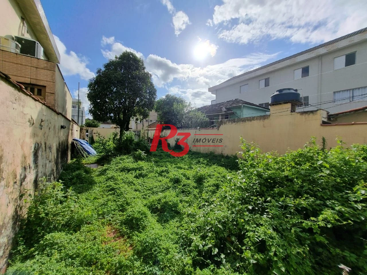 Exclusivo terreno à venda em excelente localização de Santos, com 8x37 m², plano, condição muito especial!!!
