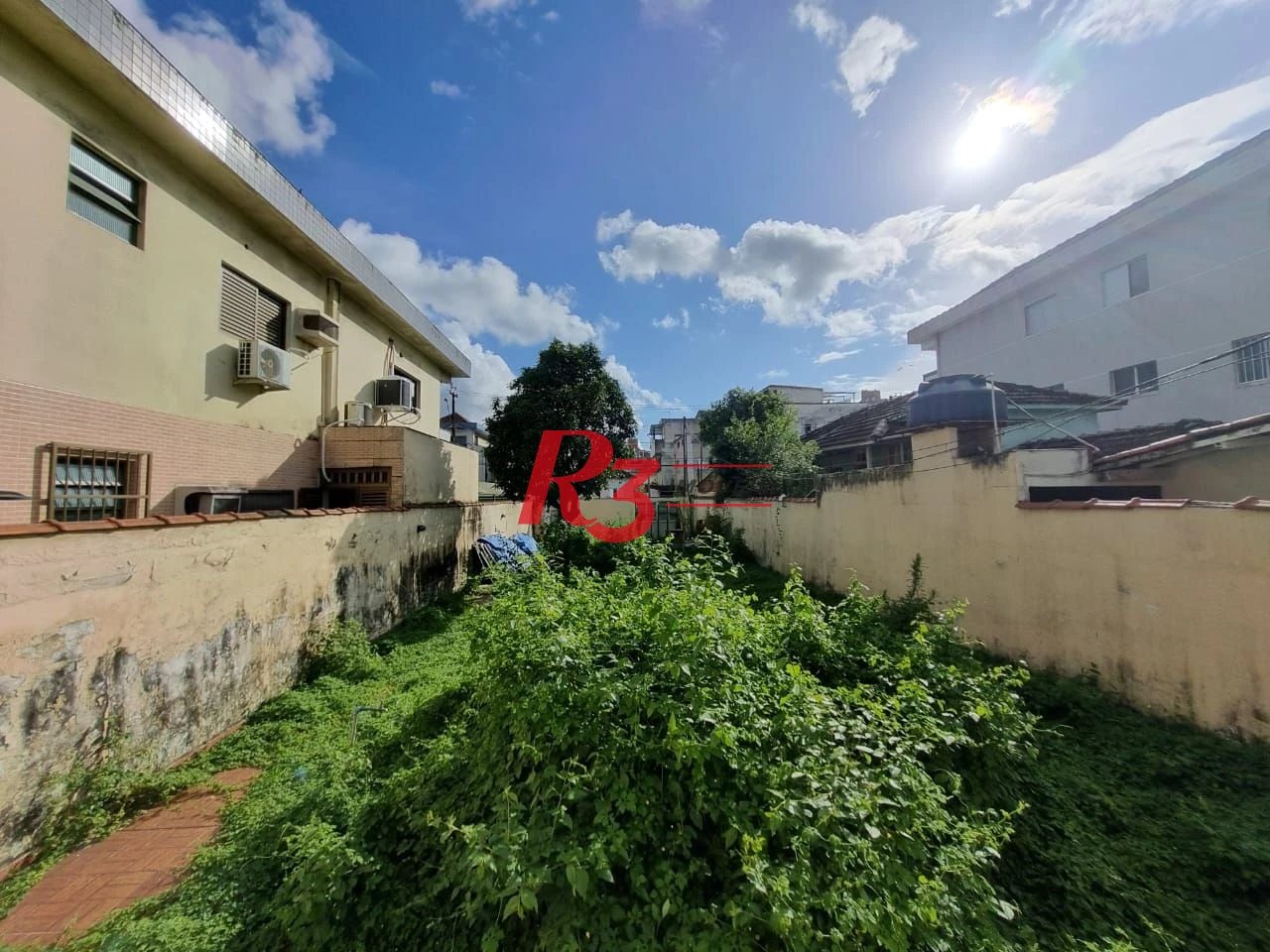 Exclusivo terreno à venda em excelente localização de Santos, com 8x37 m², plano, condição muito especial!!!