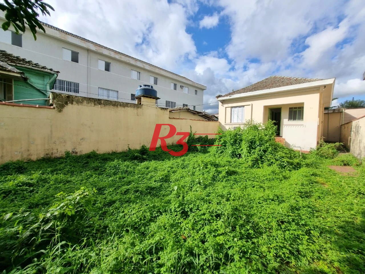 Exclusivo terreno à venda em excelente localização de Santos, com 8x37 m², plano, condição muito especial!!!