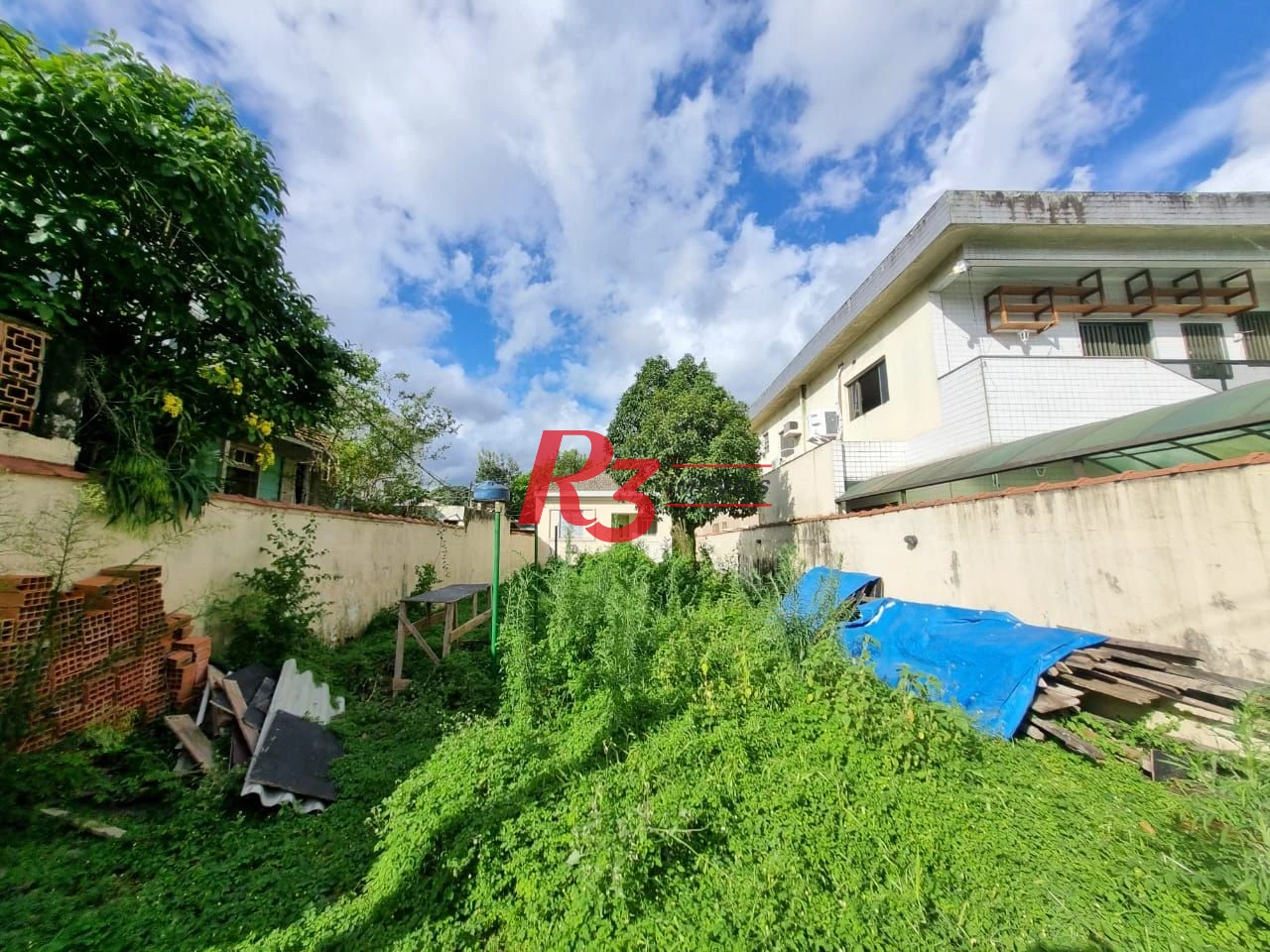 Exclusivo terreno à venda em excelente localização de Santos, com 8x37 m², plano, condição muito especial!!!