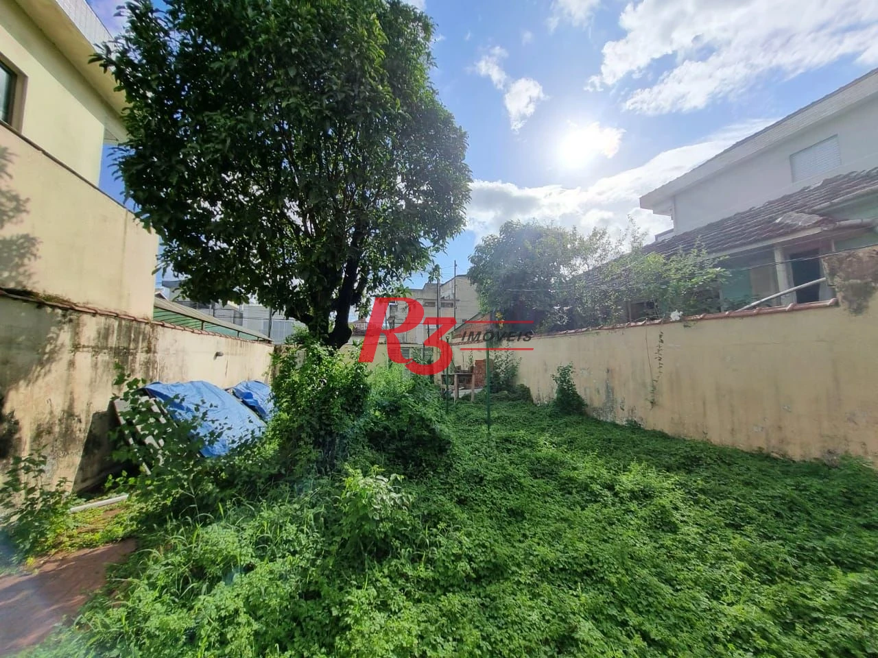 Exclusivo terreno à venda em excelente localização de Santos, com 8x37 m², plano, condição muito especial!!!