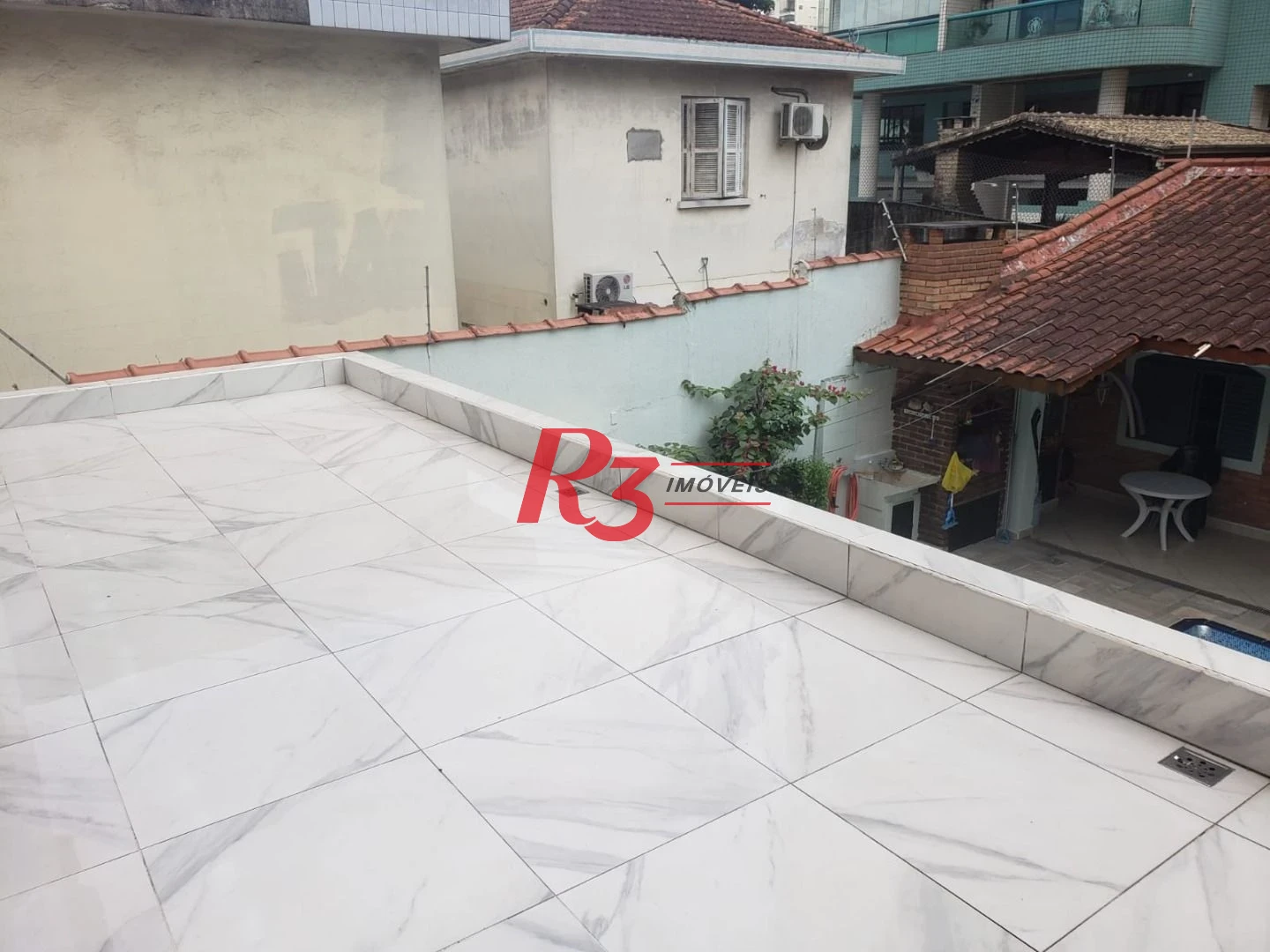 Sobrado, 380 m² - venda por R$ 3.000.000,00 ou aluguel por R$ 20.860,00/mês - Embaré - Santos/SP