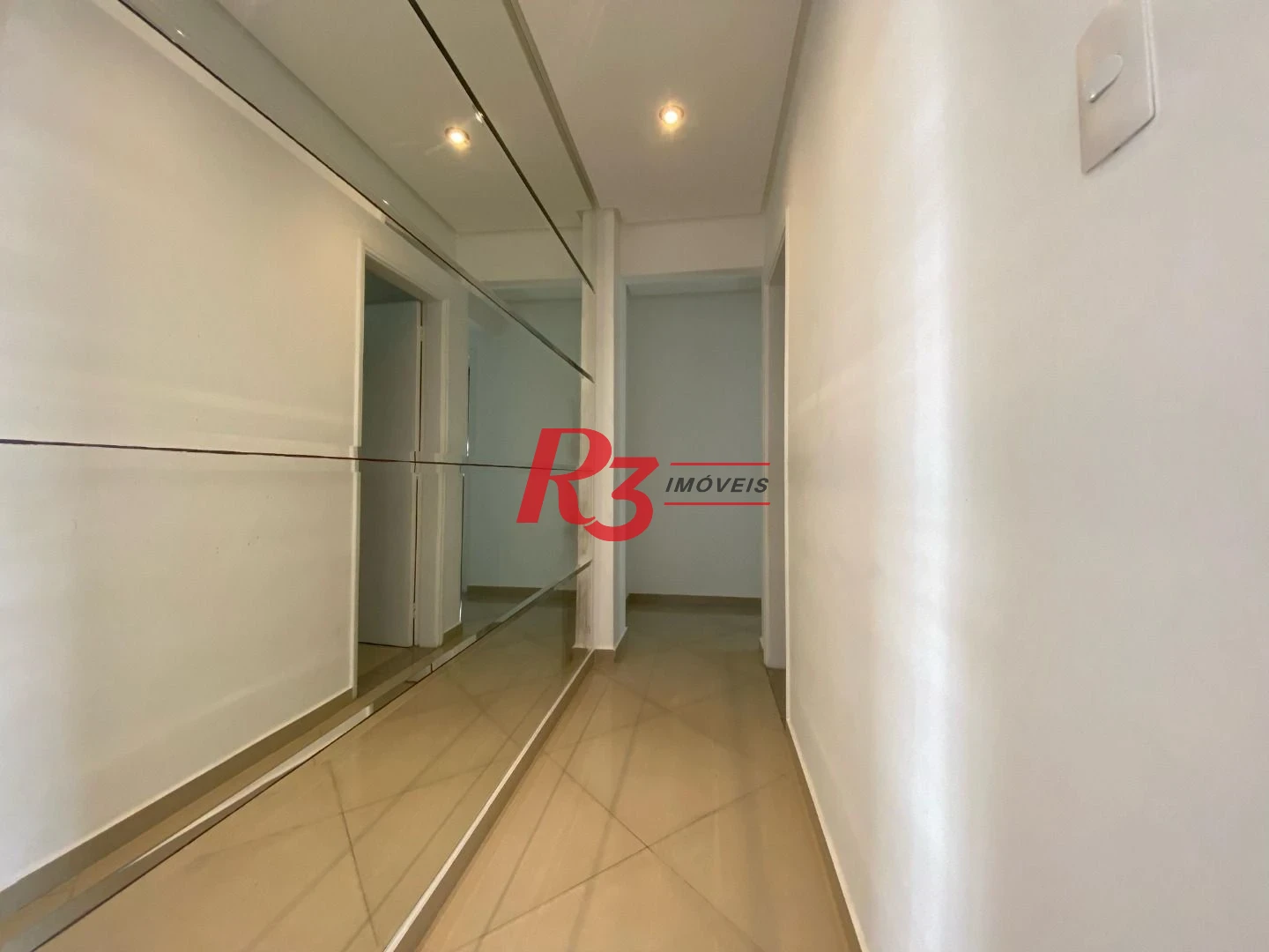 Apartamento com 2 dormitórios à venda, 95 m² por R$ 715.000,00 - Boqueirão - Santos/SP