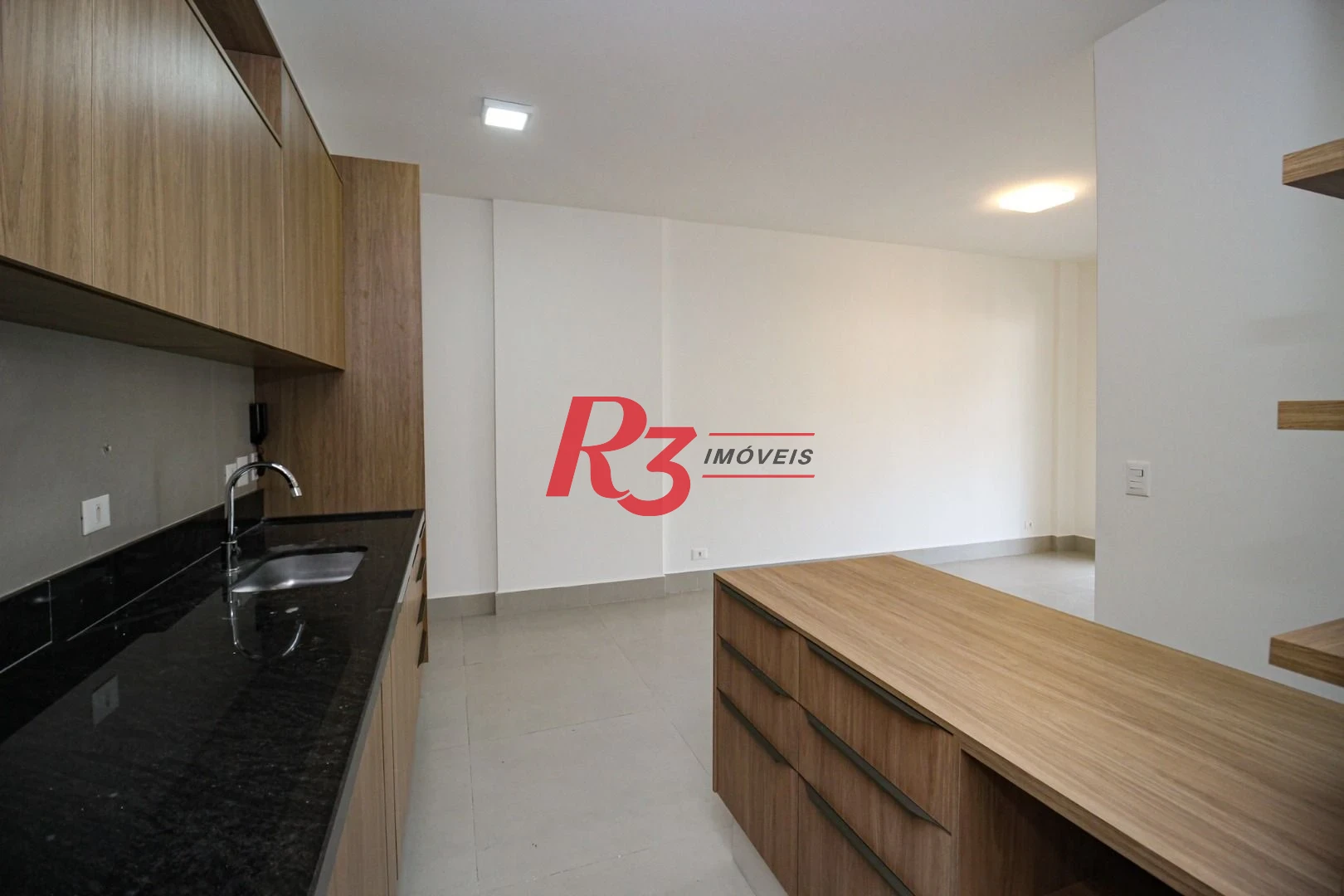 Apartamento com 2 dormitórios à venda, 75 m² por R$ 950.000,00 - José Menino - Santos/SP