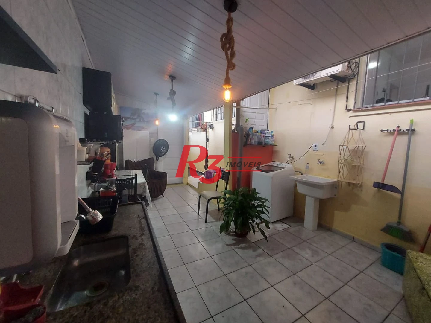 Apartamento com 2 dormitórios à venda, 60 m² por R$ 300.000,00 - Vila Matias - Santos/SP
