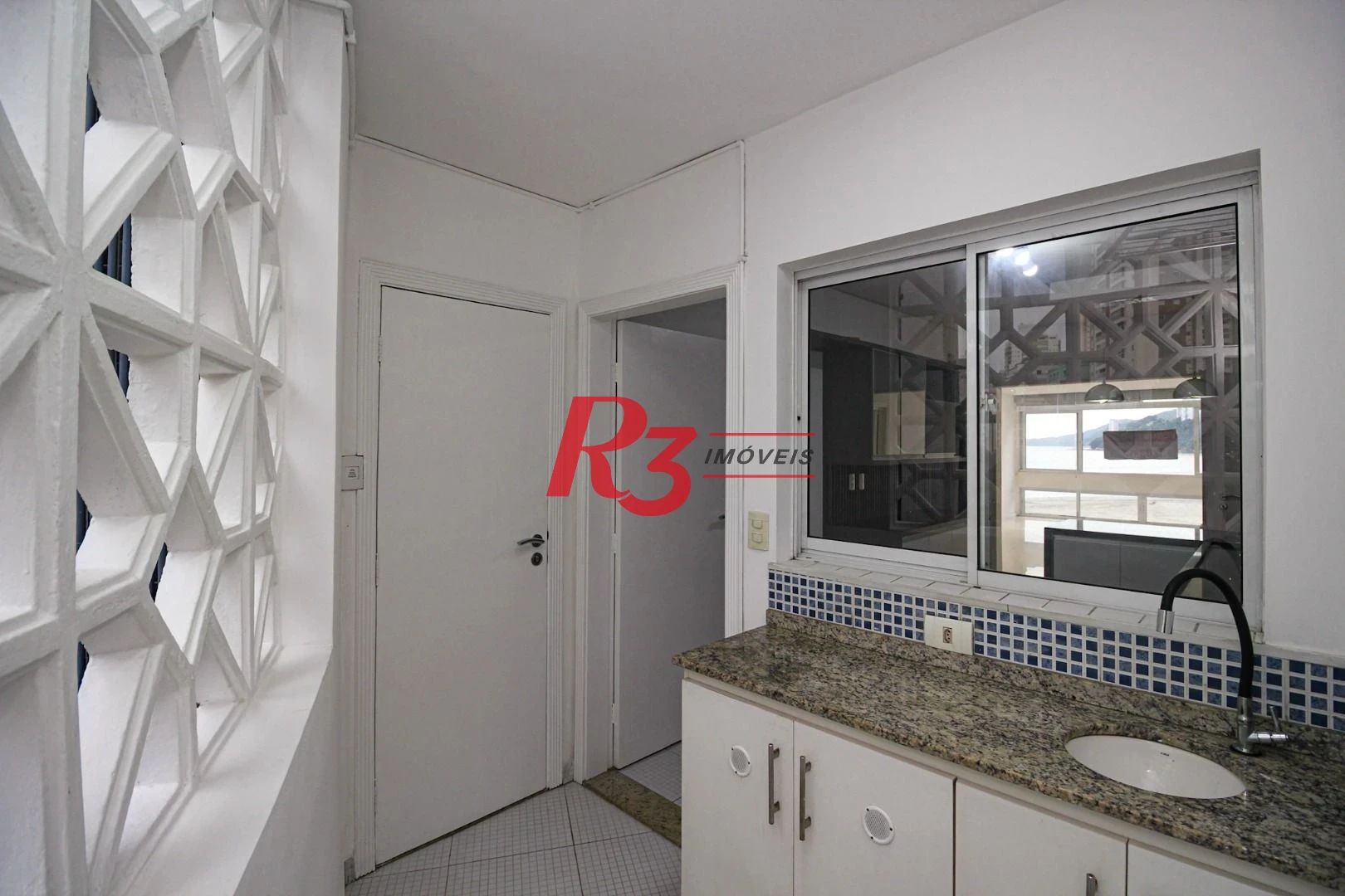 Apartamento com 3 dormitórios à venda, 179 m² por R$ 1.300.000,00 - José Menino - Santos/SP