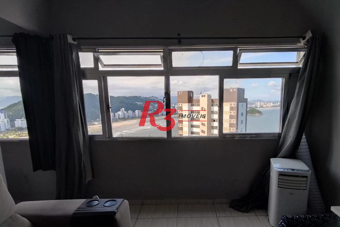 Apartamento com 1 dormitório à venda, 35 m² por R$ 299.999,00 - Ilha Porchat - São Vicente/SP