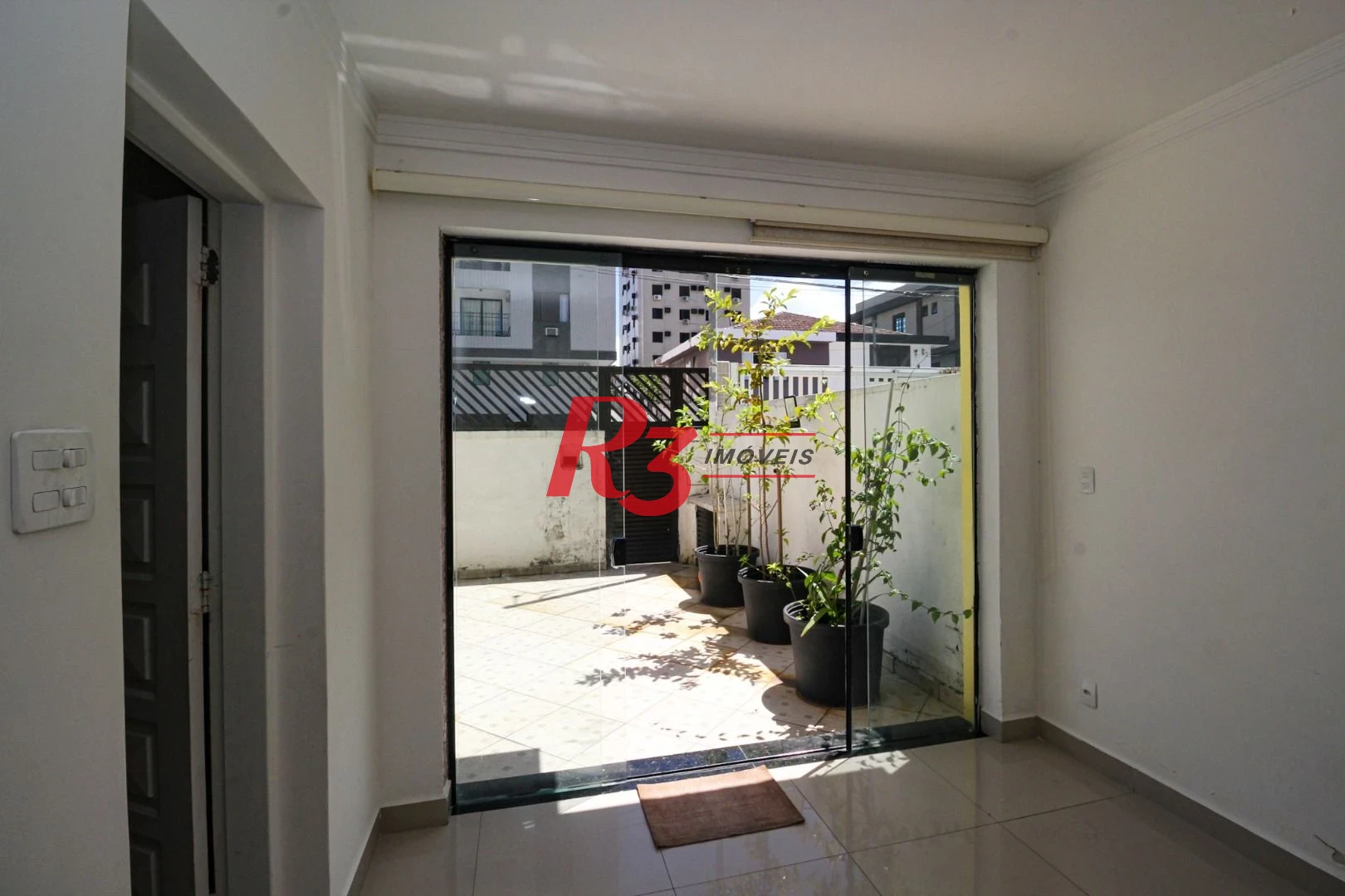 Raridade! Sobrado de esquina para locação comercial na Ponta da Praia, com 156 m², 5 vagas, potencial enorme!! Oportunidade de verdade!!!
