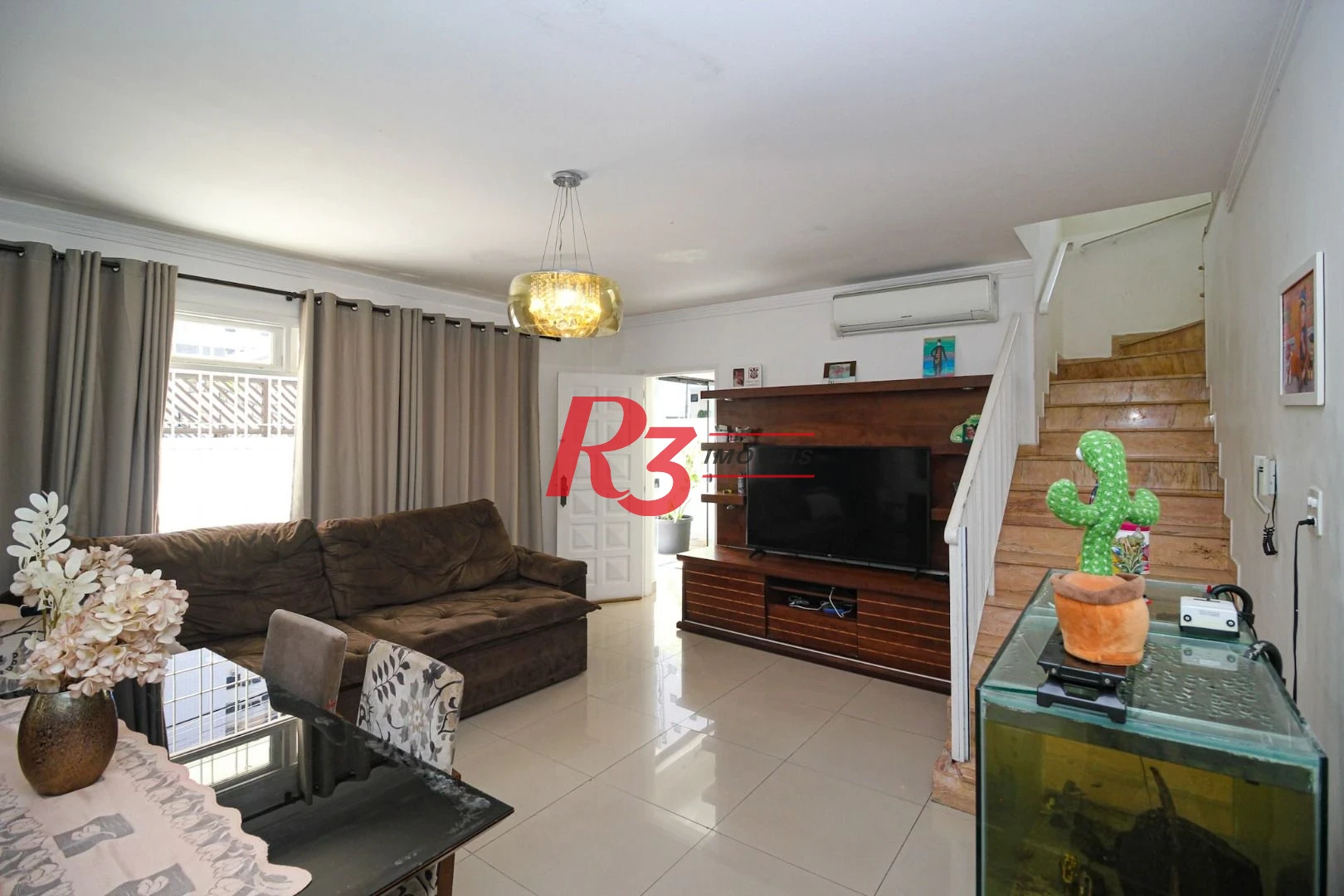 Raridade! Sobrado de esquina para locação comercial na Ponta da Praia, com 156 m², 5 vagas, potencial enorme!! Oportunidade de verdade!!!
