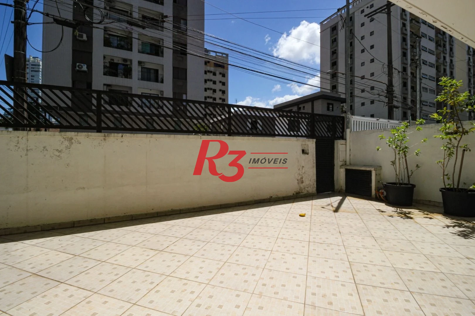 Raridade! Sobrado de esquina para locação comercial na Ponta da Praia, com 156 m², 5 vagas, potencial enorme!! Oportunidade de verdade!!!