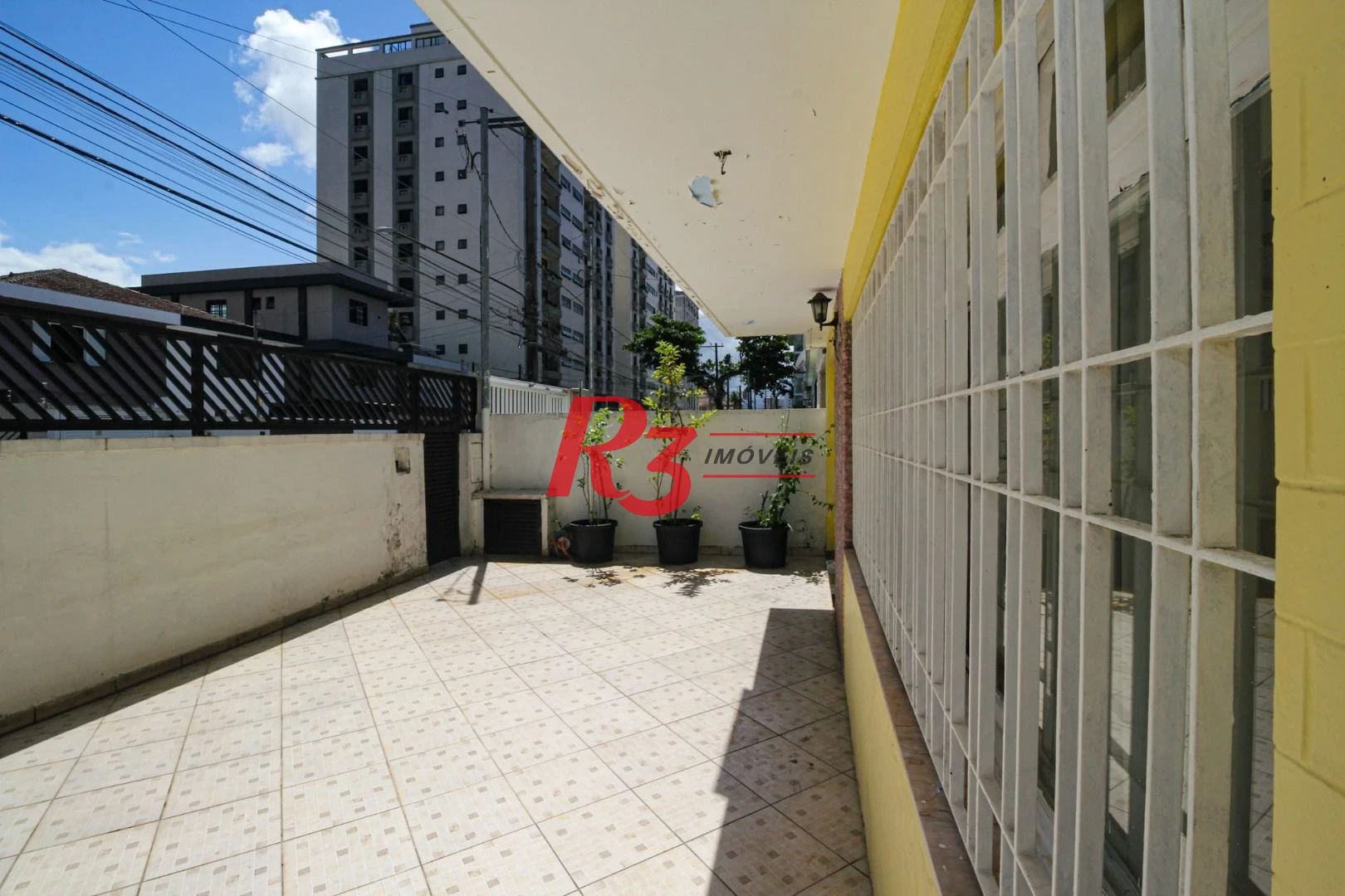 Raridade! Sobrado de esquina para locação comercial na Ponta da Praia, com 156 m², 5 vagas, potencial enorme!! Oportunidade de verdade!!!