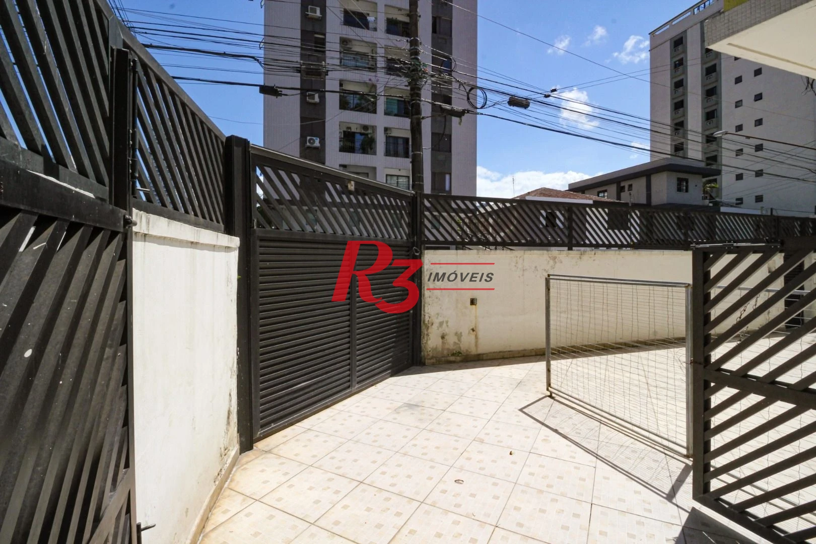Raridade! Sobrado de esquina para locação comercial na Ponta da Praia, com 156 m², 5 vagas, potencial enorme!! Oportunidade de verdade!!!