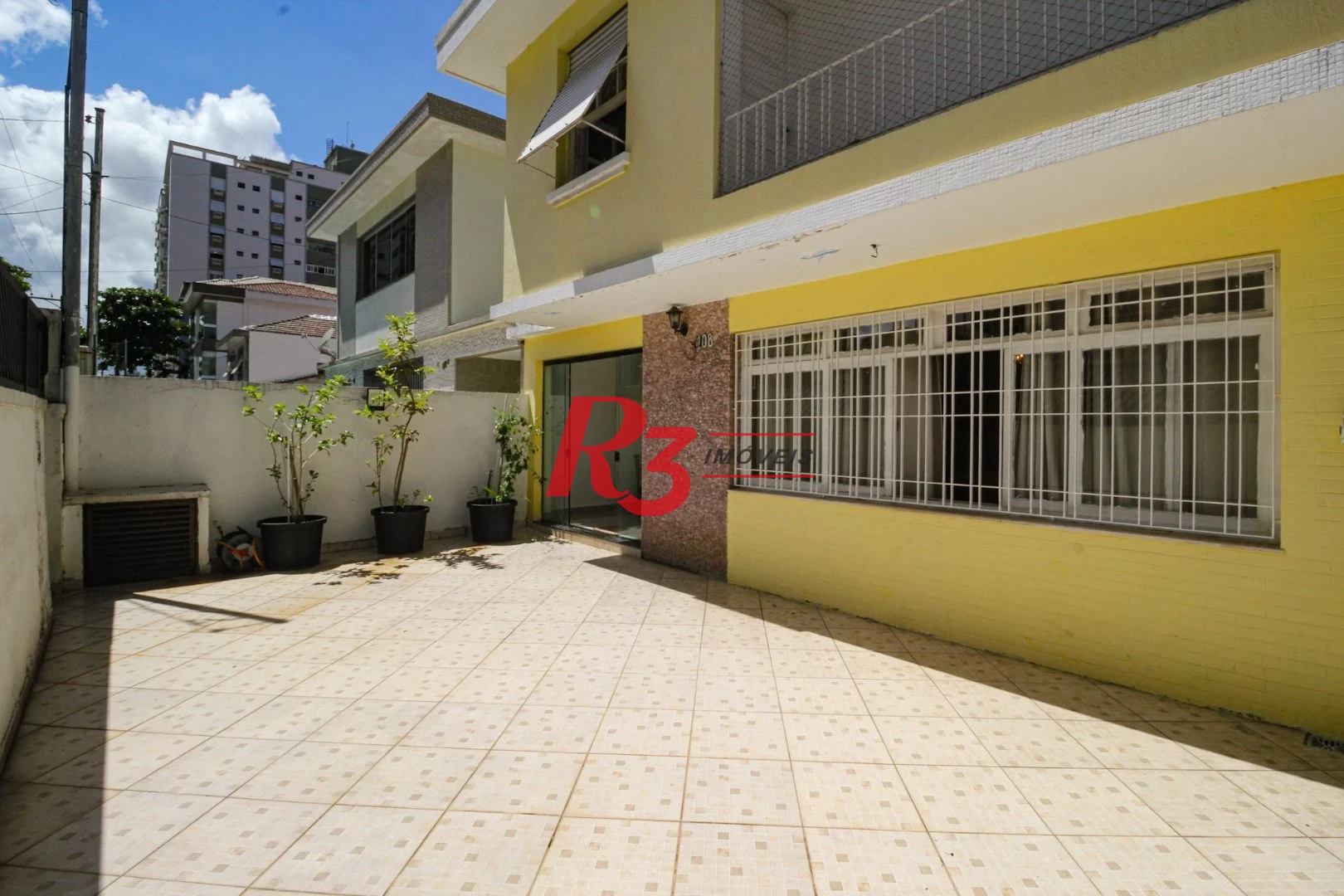 Raridade! Sobrado de esquina para locação comercial na Ponta da Praia, com 156 m², 5 vagas, potencial enorme!! Oportunidade de verdade!!!