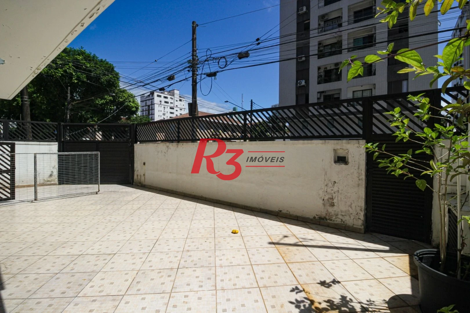 Raridade! Sobrado de esquina para locação comercial na Ponta da Praia, com 156 m², 5 vagas, potencial enorme!! Oportunidade de verdade!!!