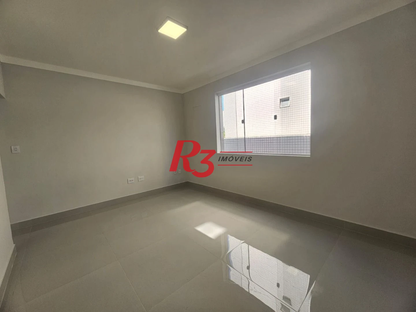 Apartamento á venda todo Reformado 2 dormitórios 1 suíte 1vg  Ponta da Praia