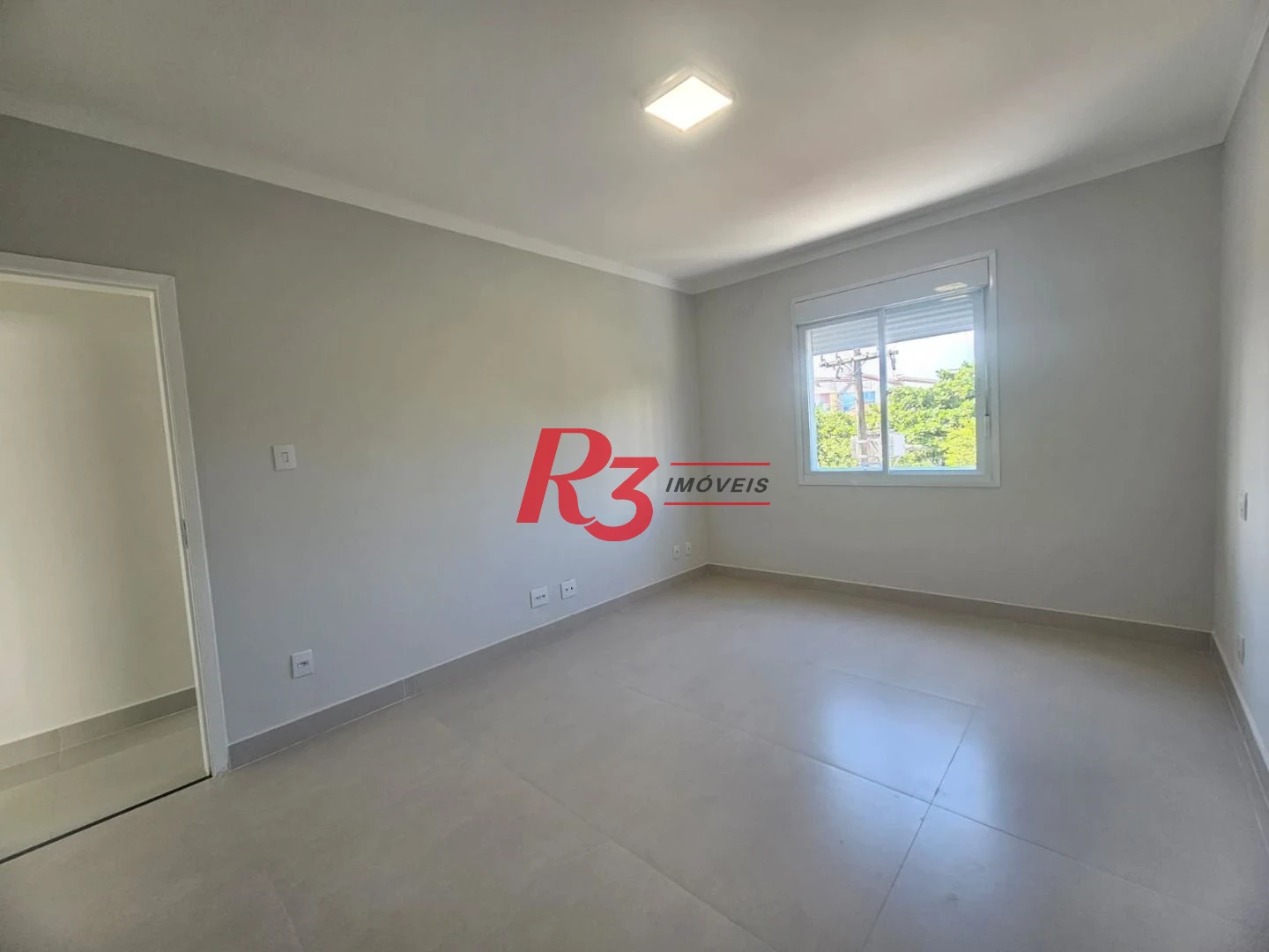 Apartamento á venda todo Reformado 2 dormitórios 1 suíte 1vg  Ponta da Praia