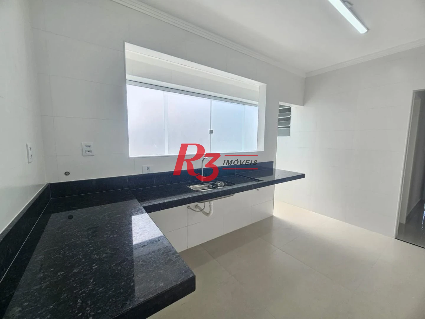 Apartamento á venda todo Reformado 2 dormitórios 1 suíte 1vg  Ponta da Praia