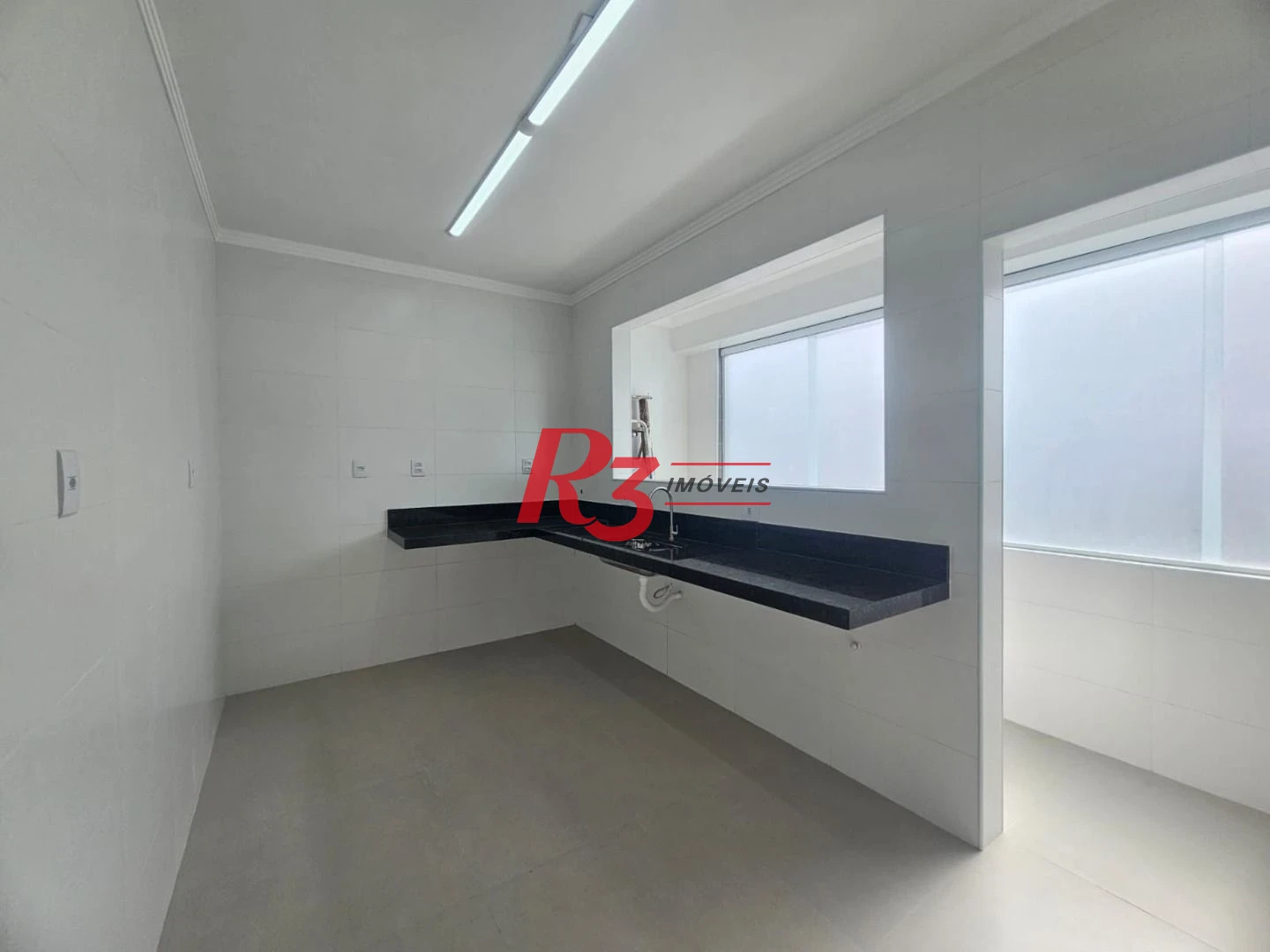 Apartamento á venda todo Reformado 2 dormitórios 1 suíte 1vg  Ponta da Praia