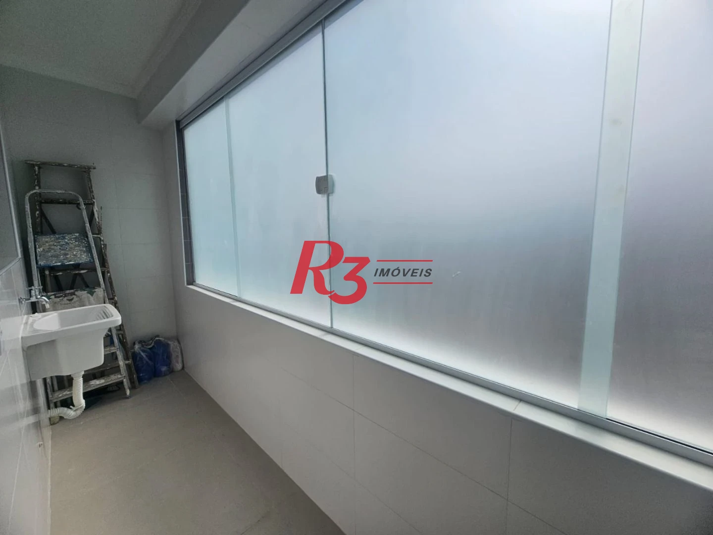 Apartamento á venda todo Reformado 2 dormitórios 1 suíte 1vg  Ponta da Praia