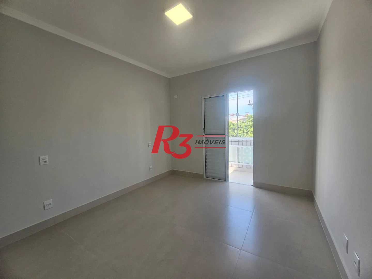 Apartamento á venda todo Reformado 2 dormitórios 1 suíte 1vg  Ponta da Praia