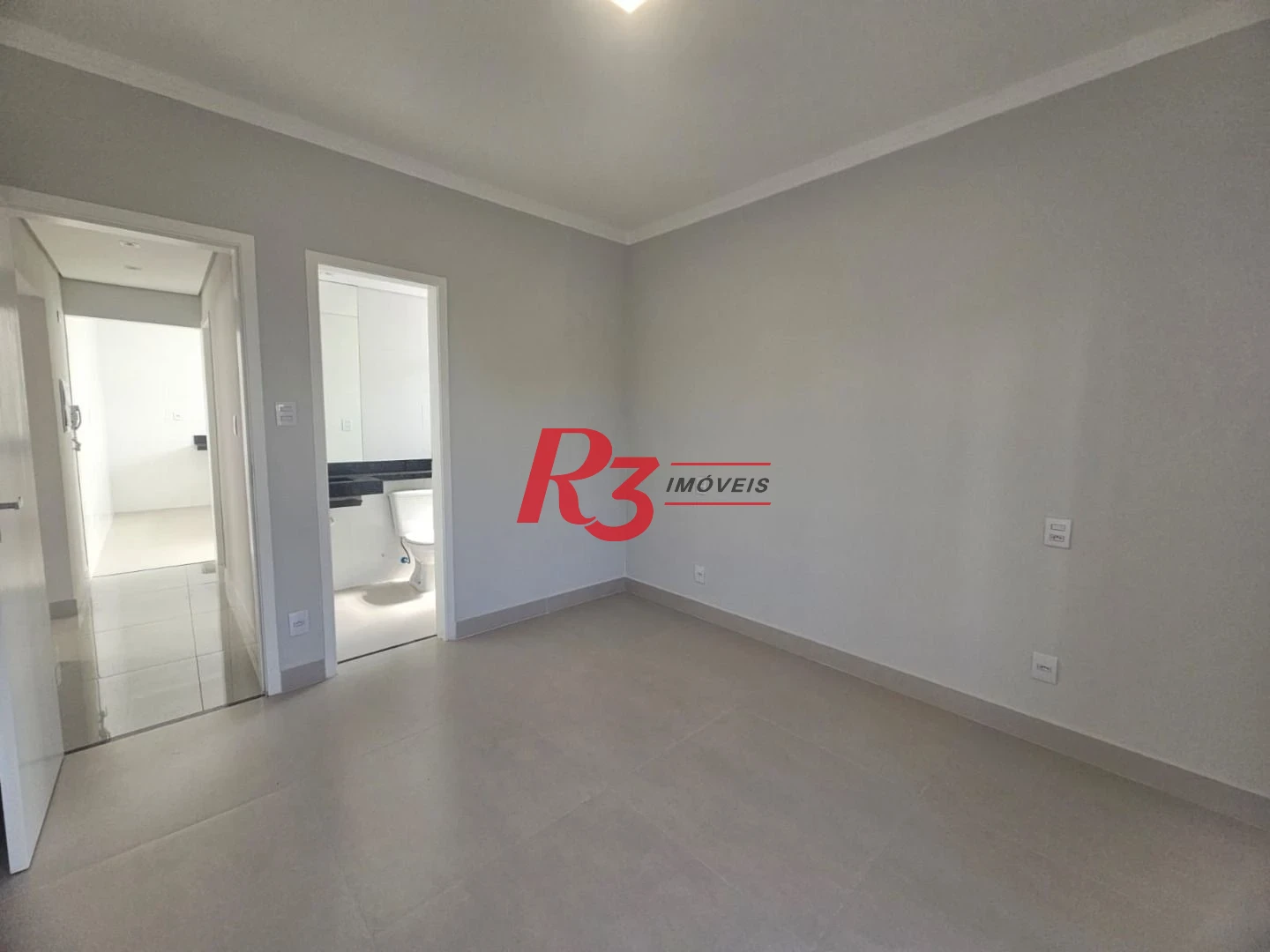Apartamento á venda todo Reformado 2 dormitórios 1 suíte 1vg  Ponta da Praia