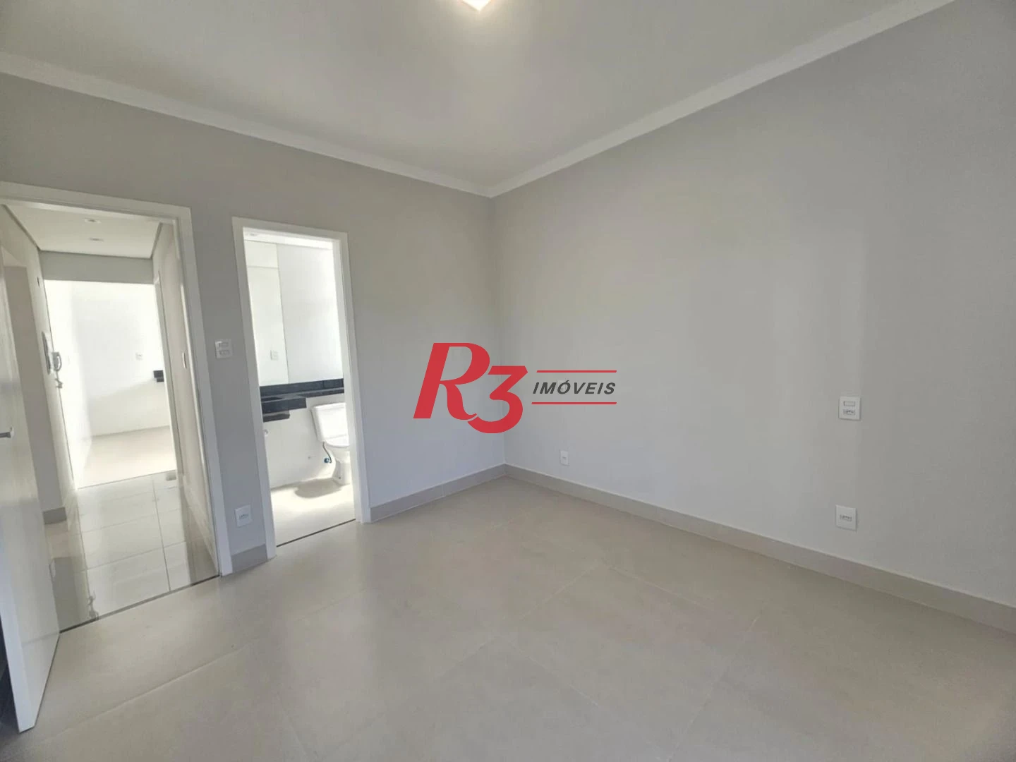 Apartamento á venda todo Reformado 2 dormitórios 1 suíte 1vg  Ponta da Praia