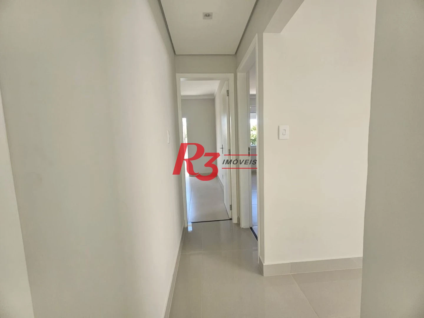 Apartamento á venda todo Reformado 2 dormitórios 1 suíte 1vg  Ponta da Praia