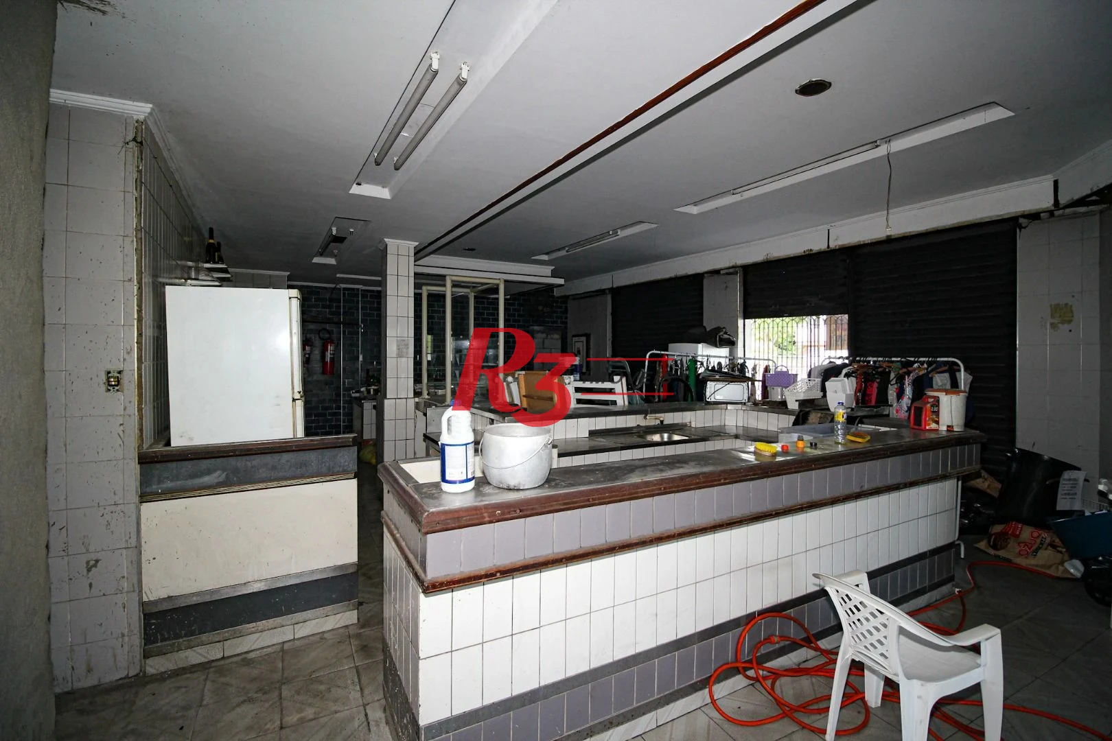 Loja de esquina á venda, região