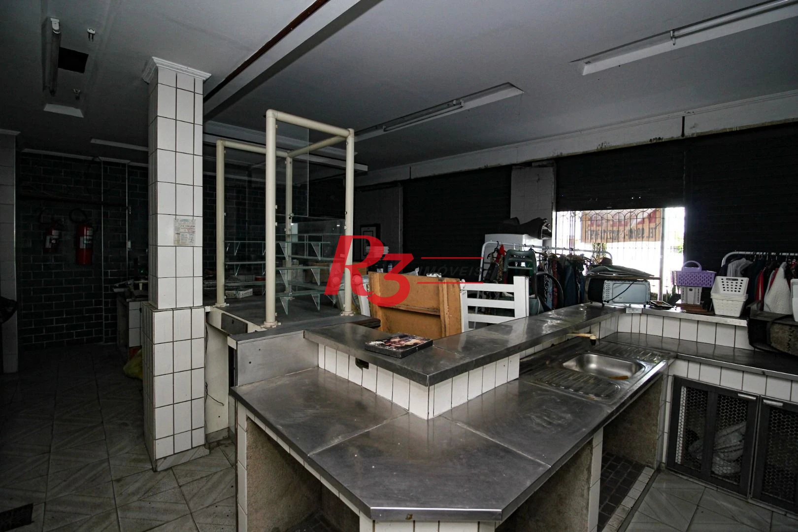 Loja de esquina á venda, região