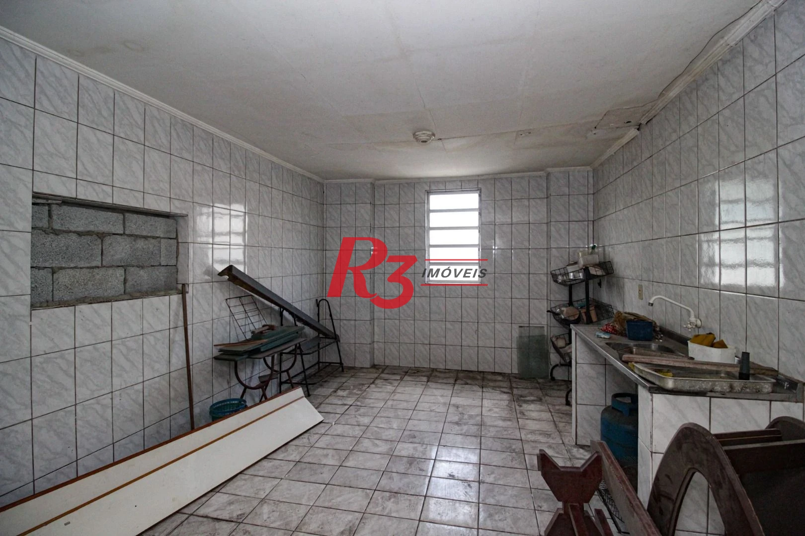 Loja de esquina á venda, região
